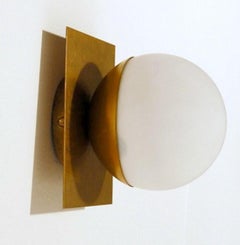 Aplique / empotrable moderno italiano de latón y cristal opalino by Fabio Ltd
