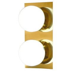 Applique moderna in ottone e vetro opalino di Fabio LTD