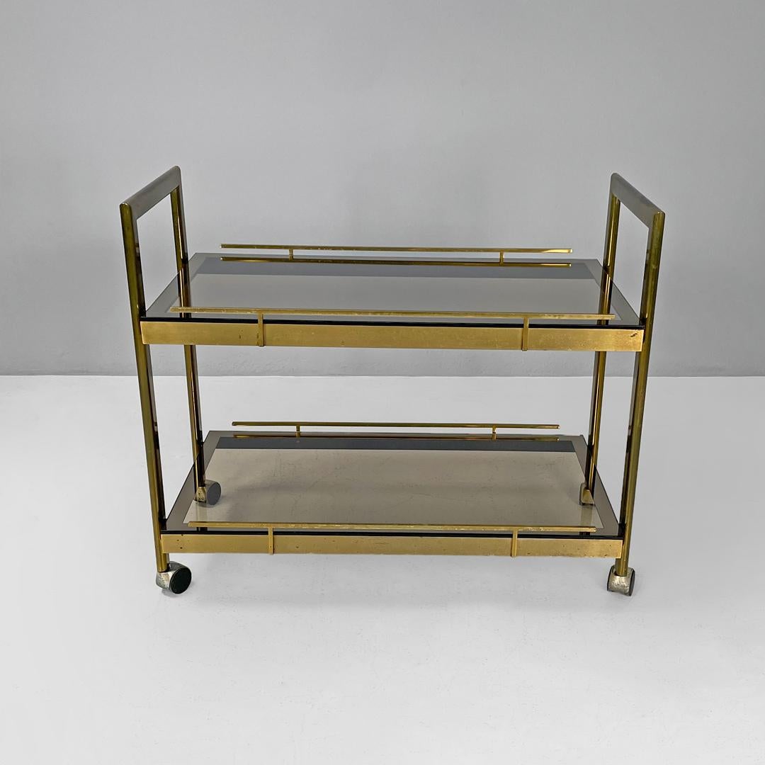 Italian modern brass and smoked glass trolley with handles, 1980s In Good Condition For Sale In MIlano, IT