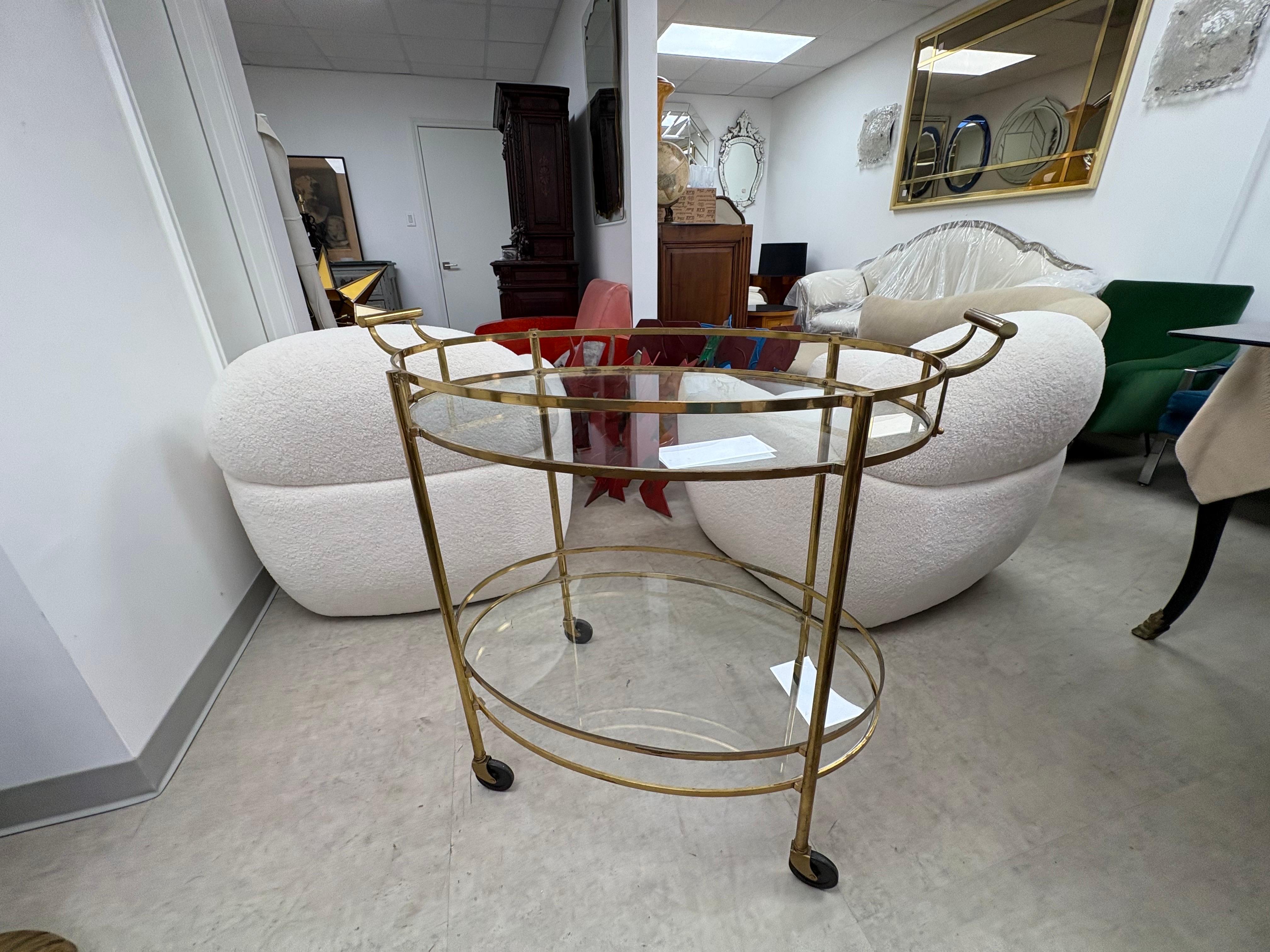 Chariot de bar moderne italien en laiton en vente 7