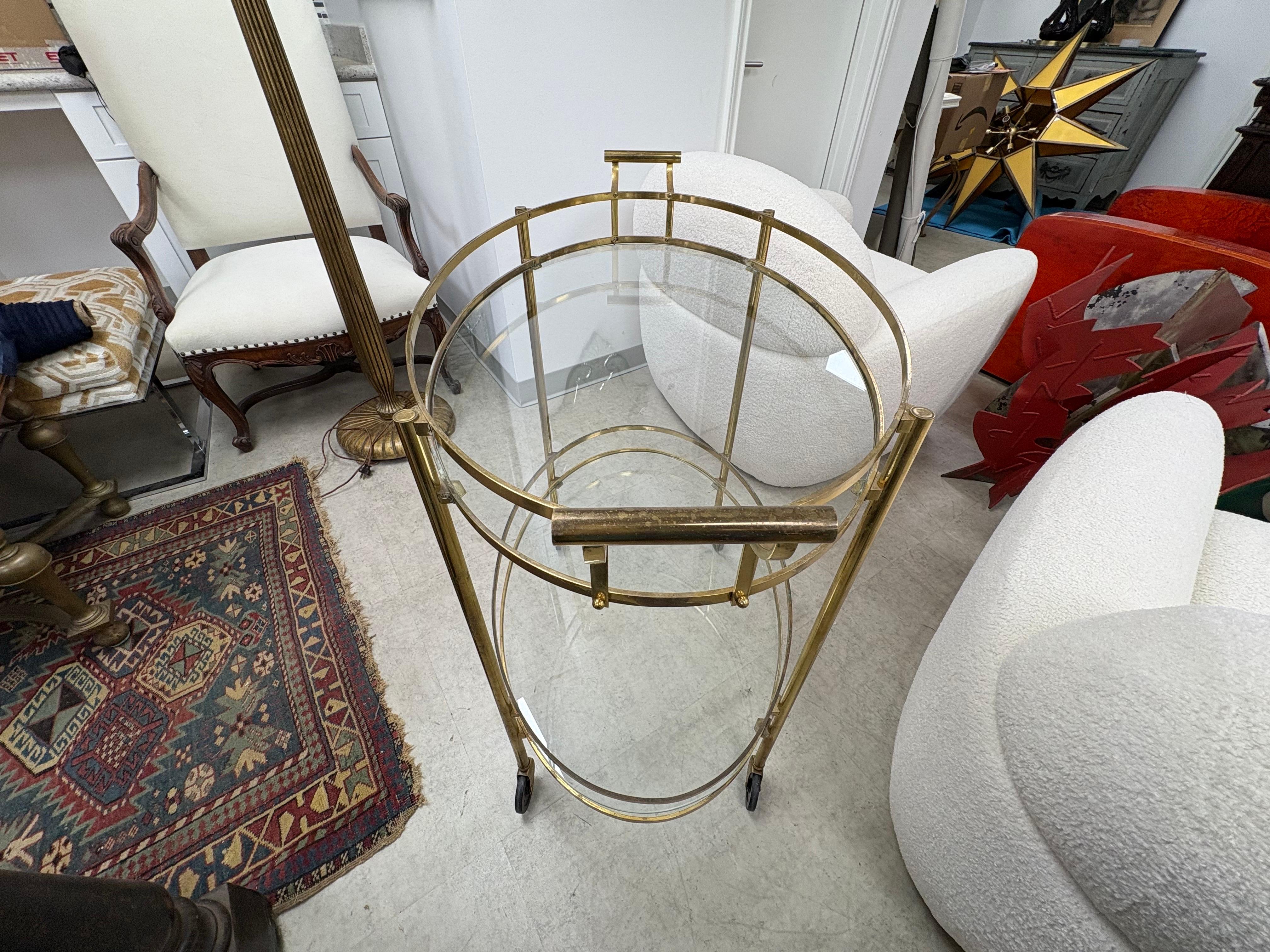 Laiton Chariot de bar moderne italien en laiton en vente