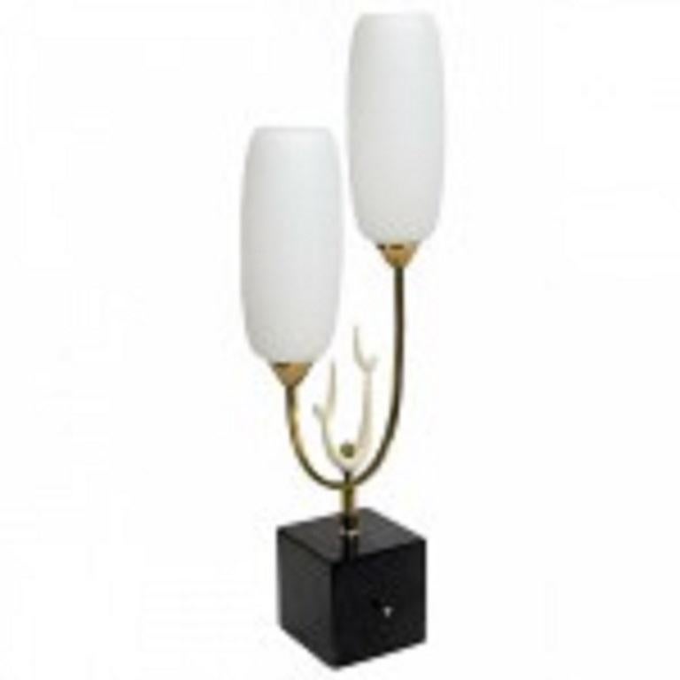 Mid-Century Modern Lampe moderne italienne en laiton émaillé et verre, Arteluce en vente