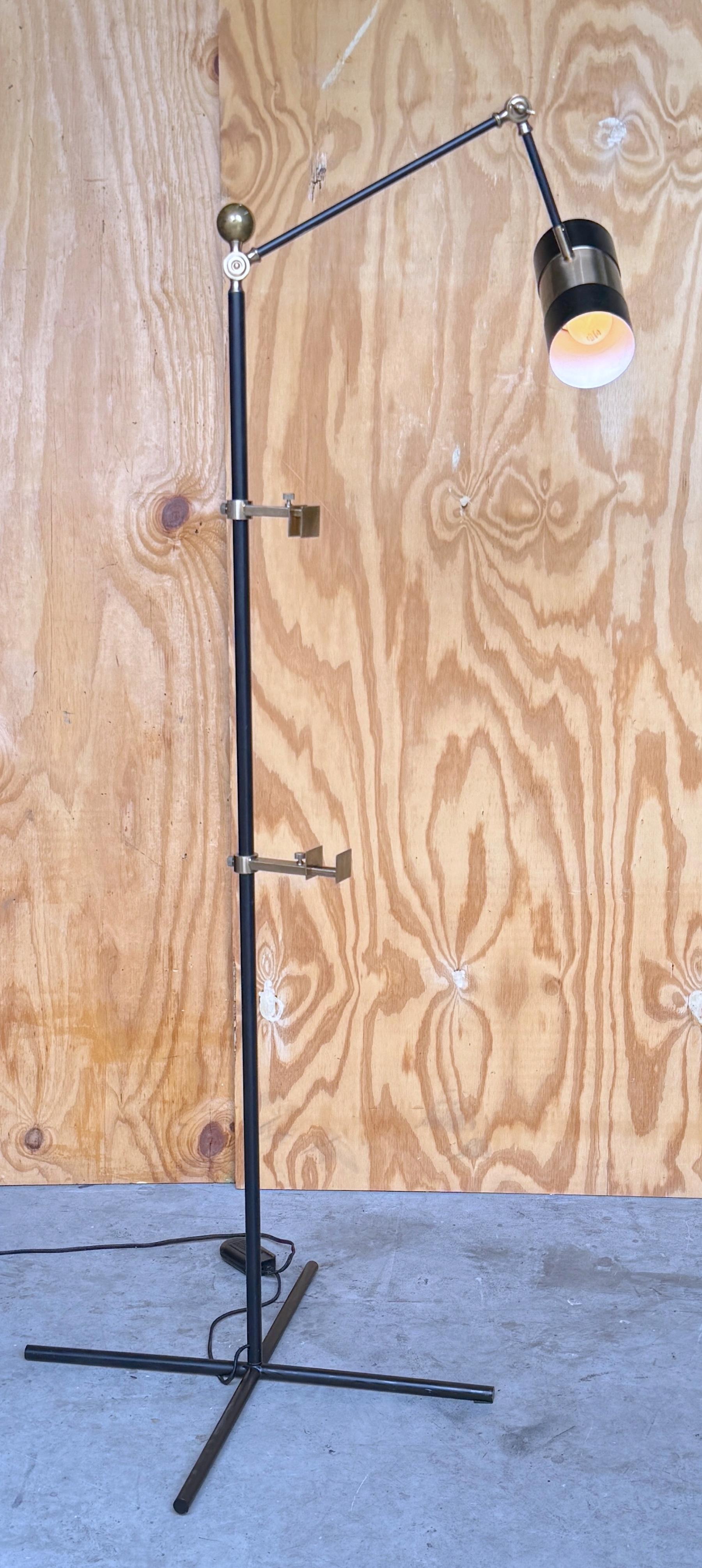 Cavalletto per lampada da terra moderno in ottone e smaltato, regolabile, fine del XX secolo in vendita 6