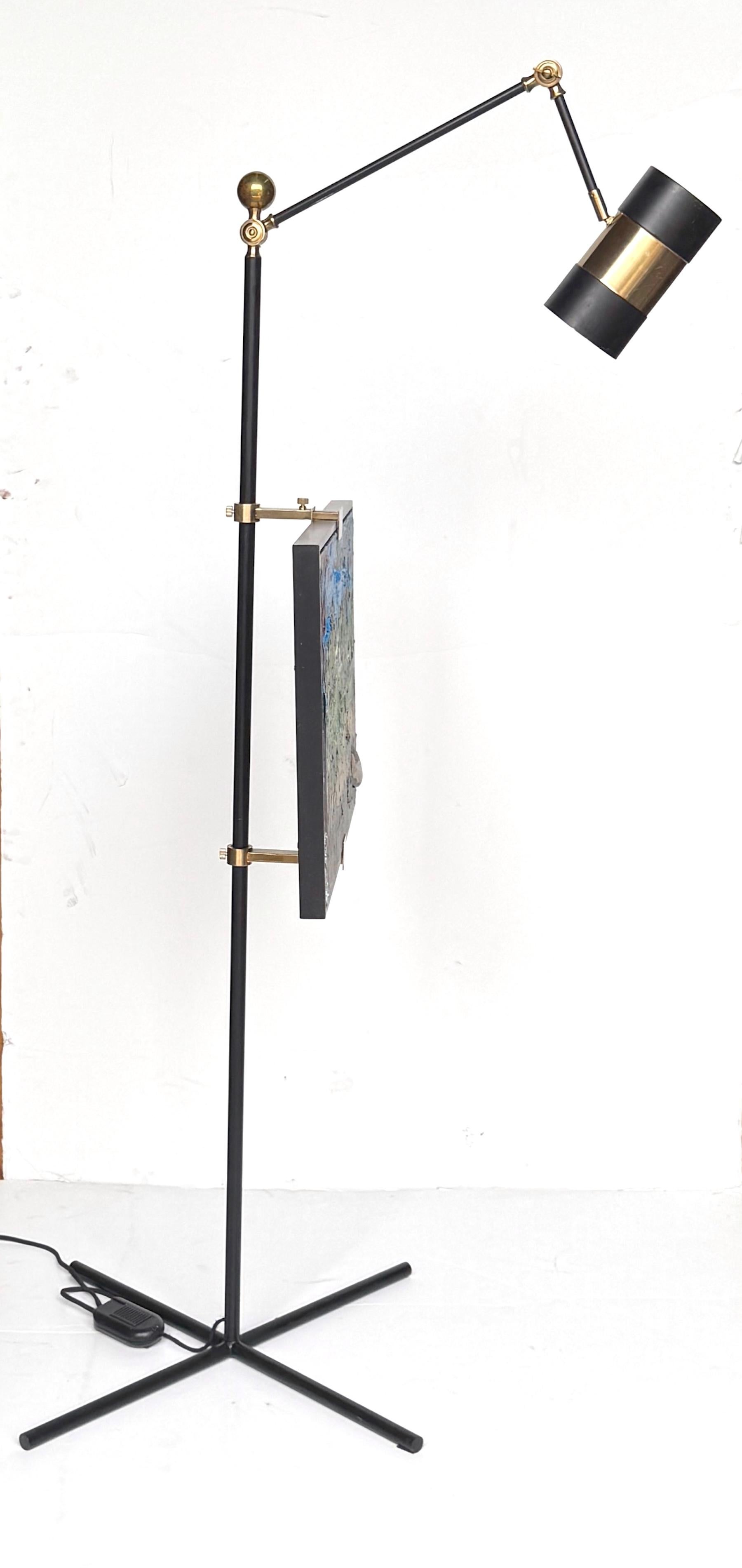 Metallo Cavalletto per lampada da terra moderno in ottone e smaltato, regolabile, fine del XX secolo in vendita