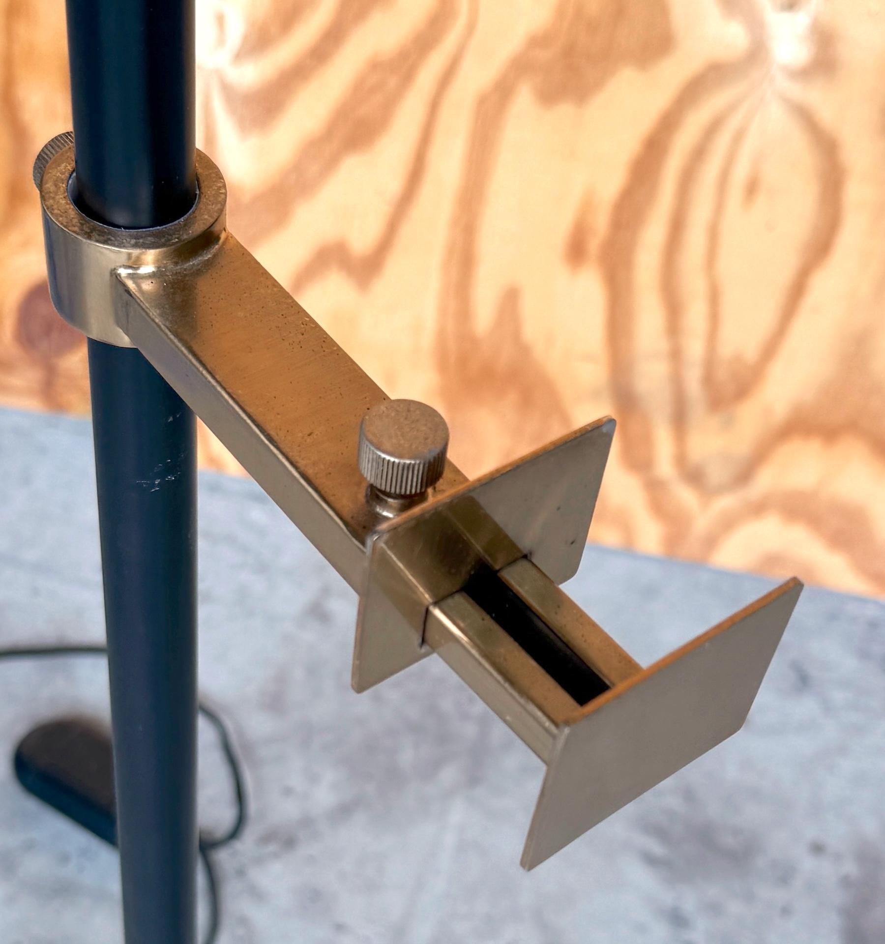 Cavalletto per lampada da terra moderno in ottone e smaltato, regolabile, fine del XX secolo in vendita 2