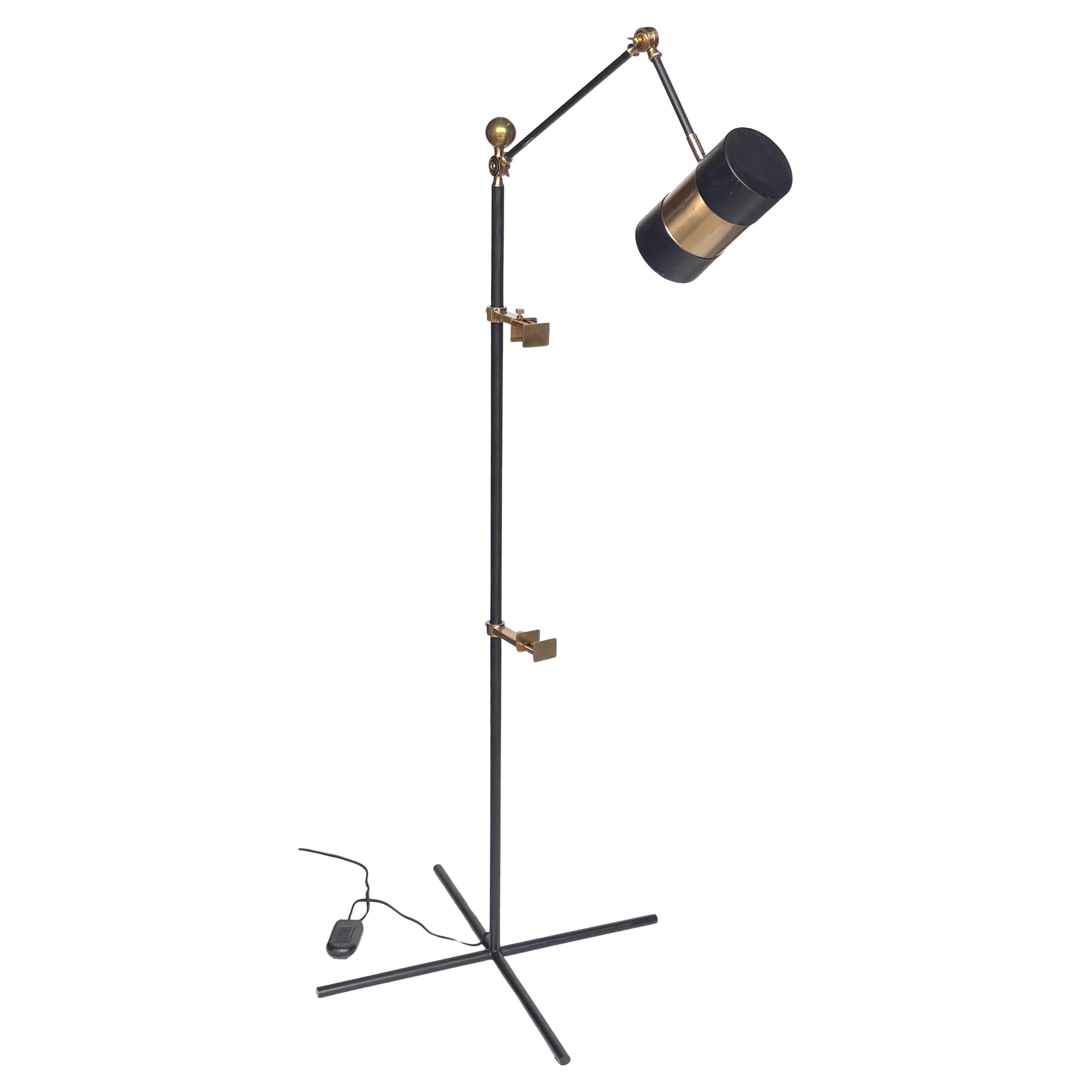 Cavalletto per lampada da terra moderno in ottone e smaltato, regolabile, fine del XX secolo in vendita