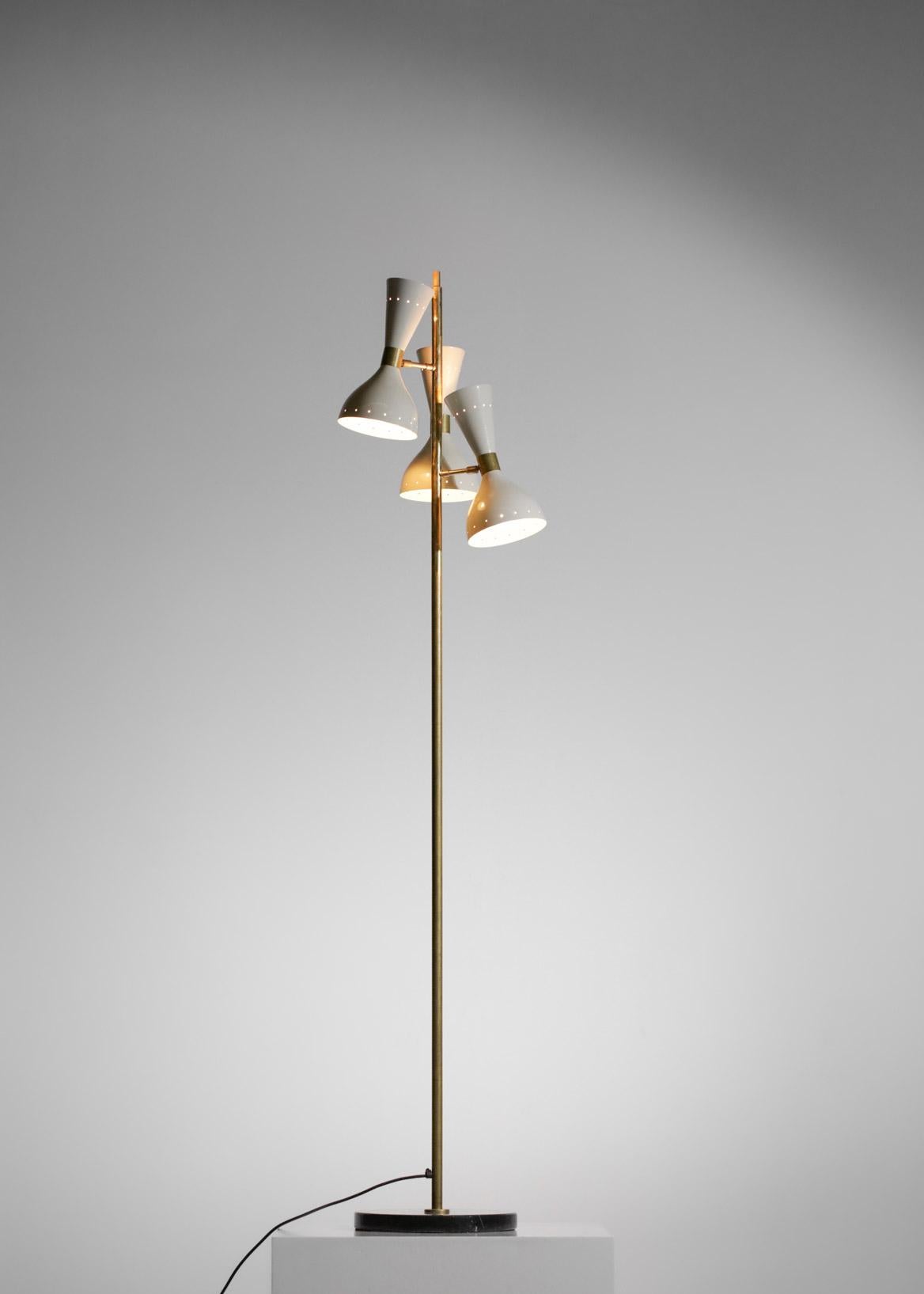 Italian Modern Brass Floor Lamp 3 White Stilnovo Vintage Design Spots Gira ML135 im Zustand „Neu“ im Angebot in Lyon, FR