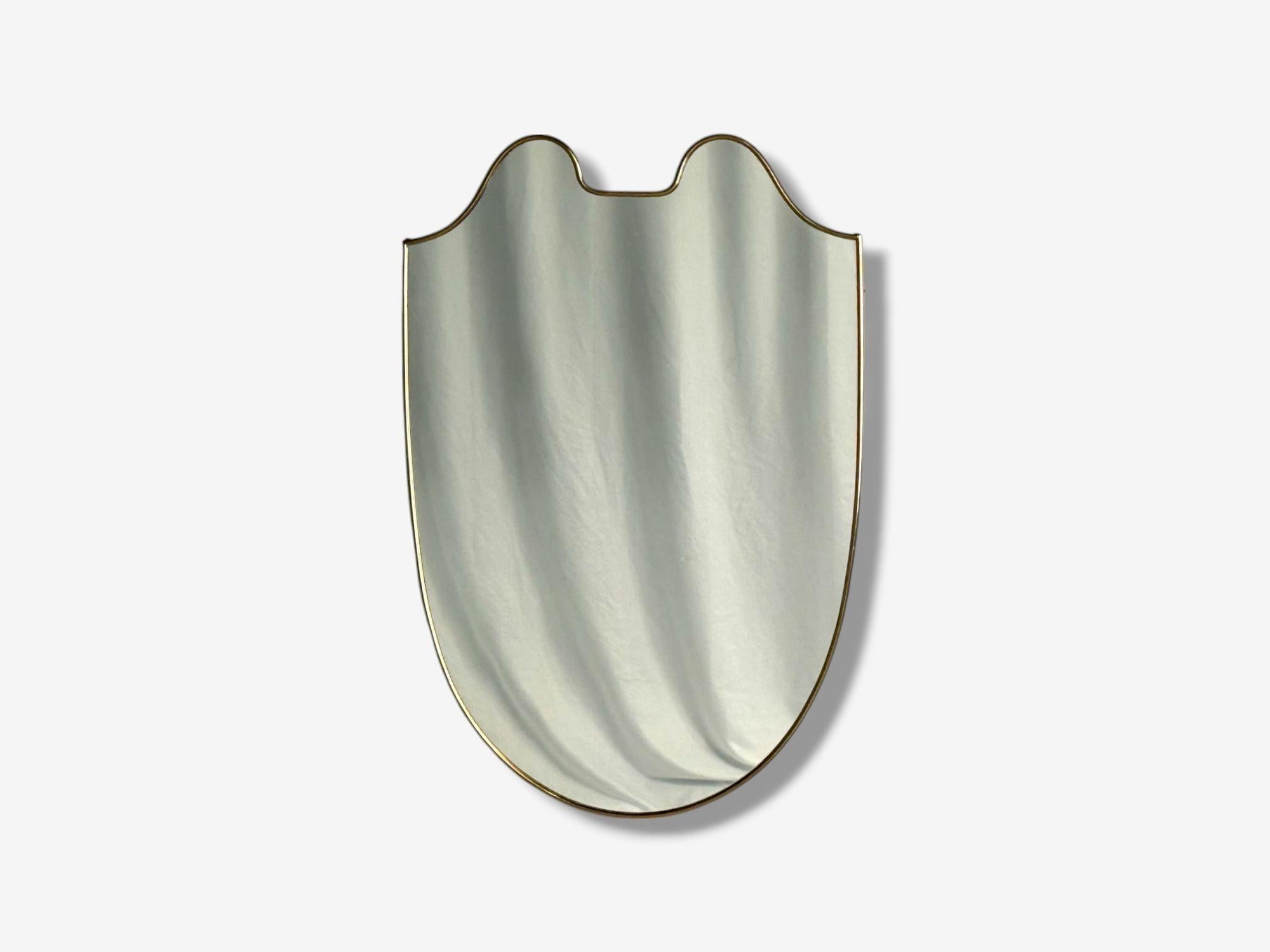 Italienischer Wandspiegel aus der Mitte des Jahrhunderts, Messing, Glas, Schild, Italien, 1950er Jahre

Ein modernistischer schildförmiger Wand- oder Konsolenspiegel im Stil von Gio Ponti, entworfen und hergestellt in Italien um 1950. Dieses