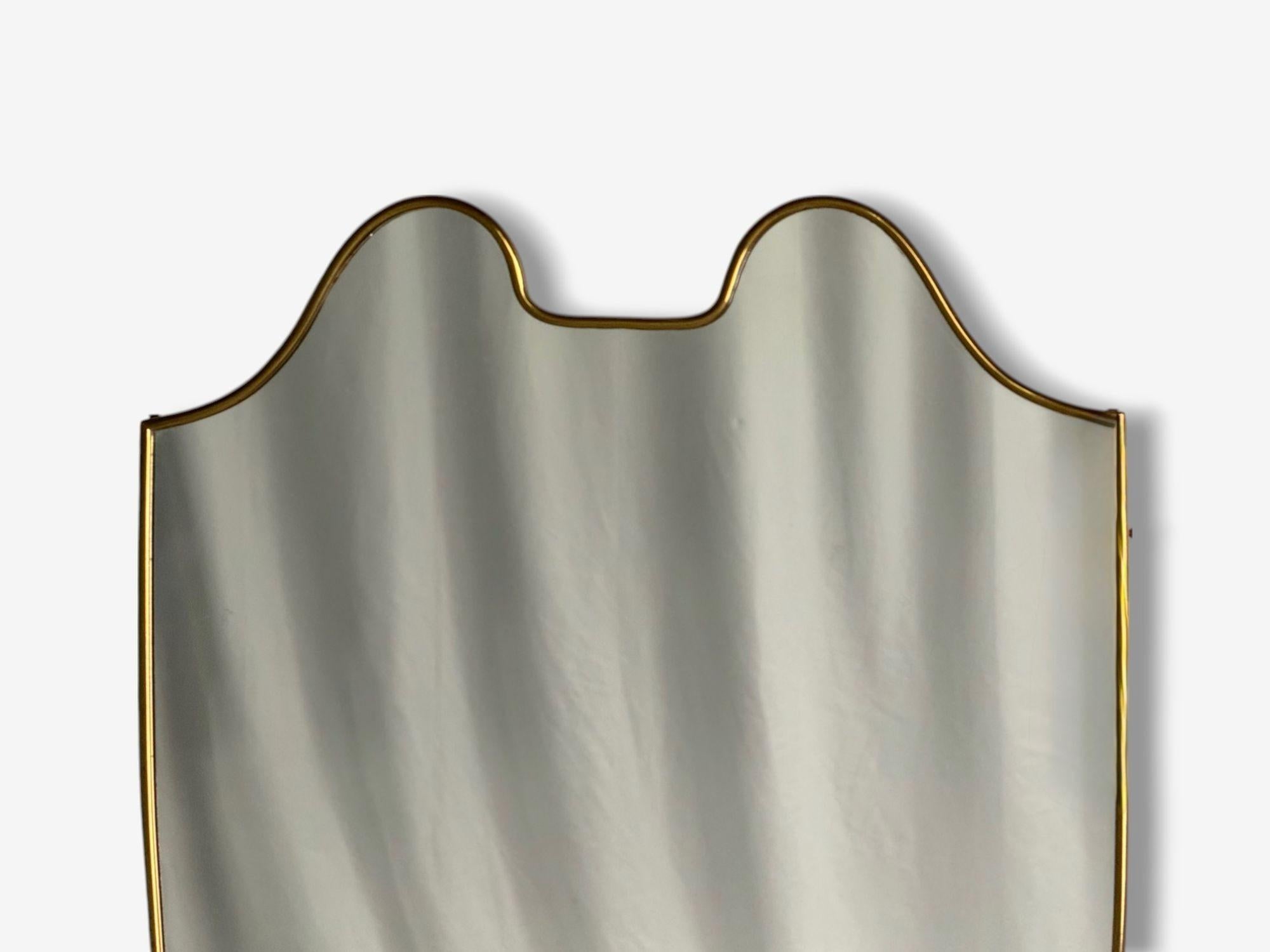 Italienische Moderne, Messing, Glas, Schild Wandspiegel, Italien, 1950er Jahre im Zustand „Gut“ im Angebot in Manhasset, NY