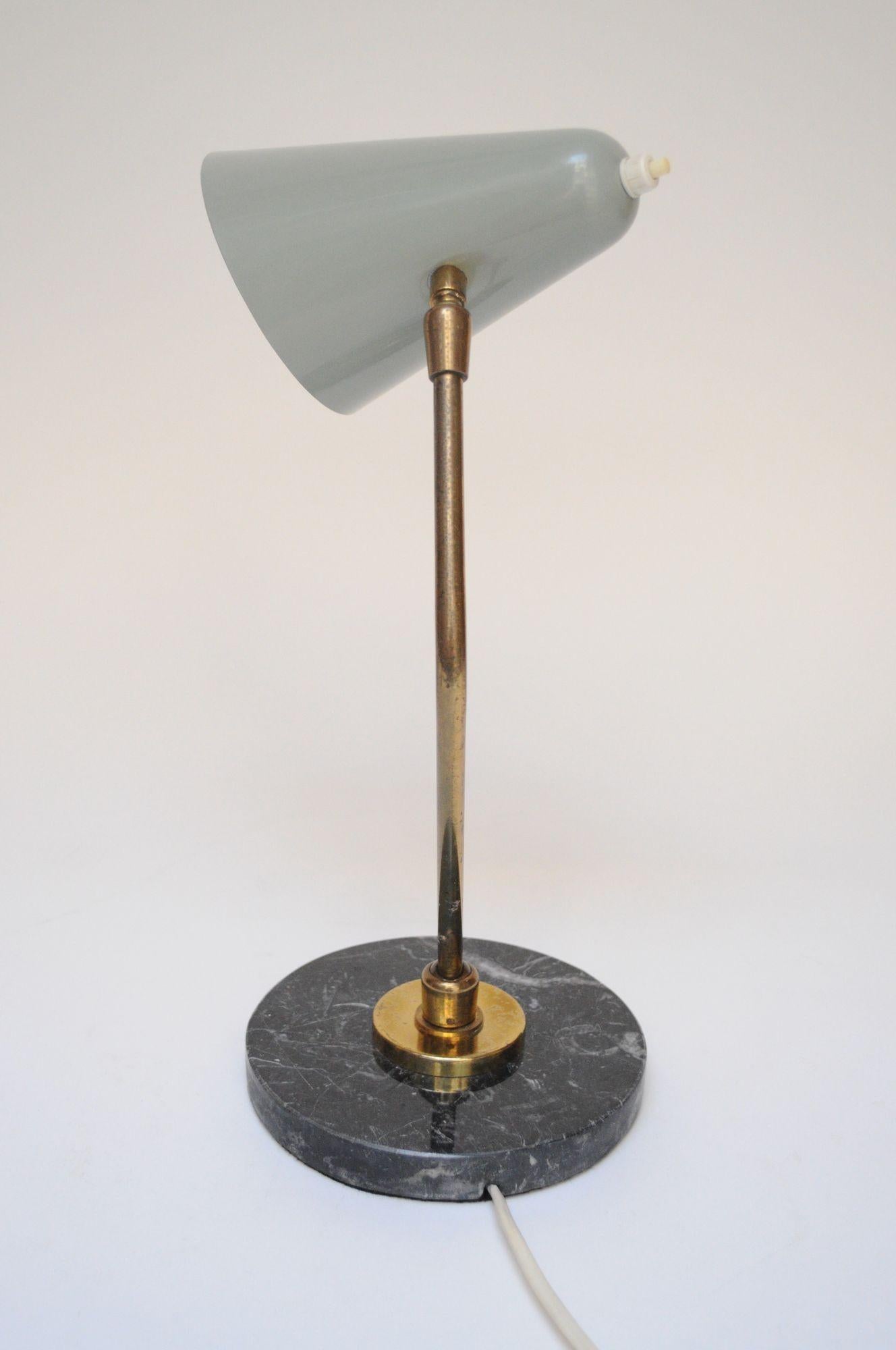 Italian Modern Brass, Metal, and Black Marble Table Lamp by Luci Milano In Good Condition For Sale In Brooklyn, NY