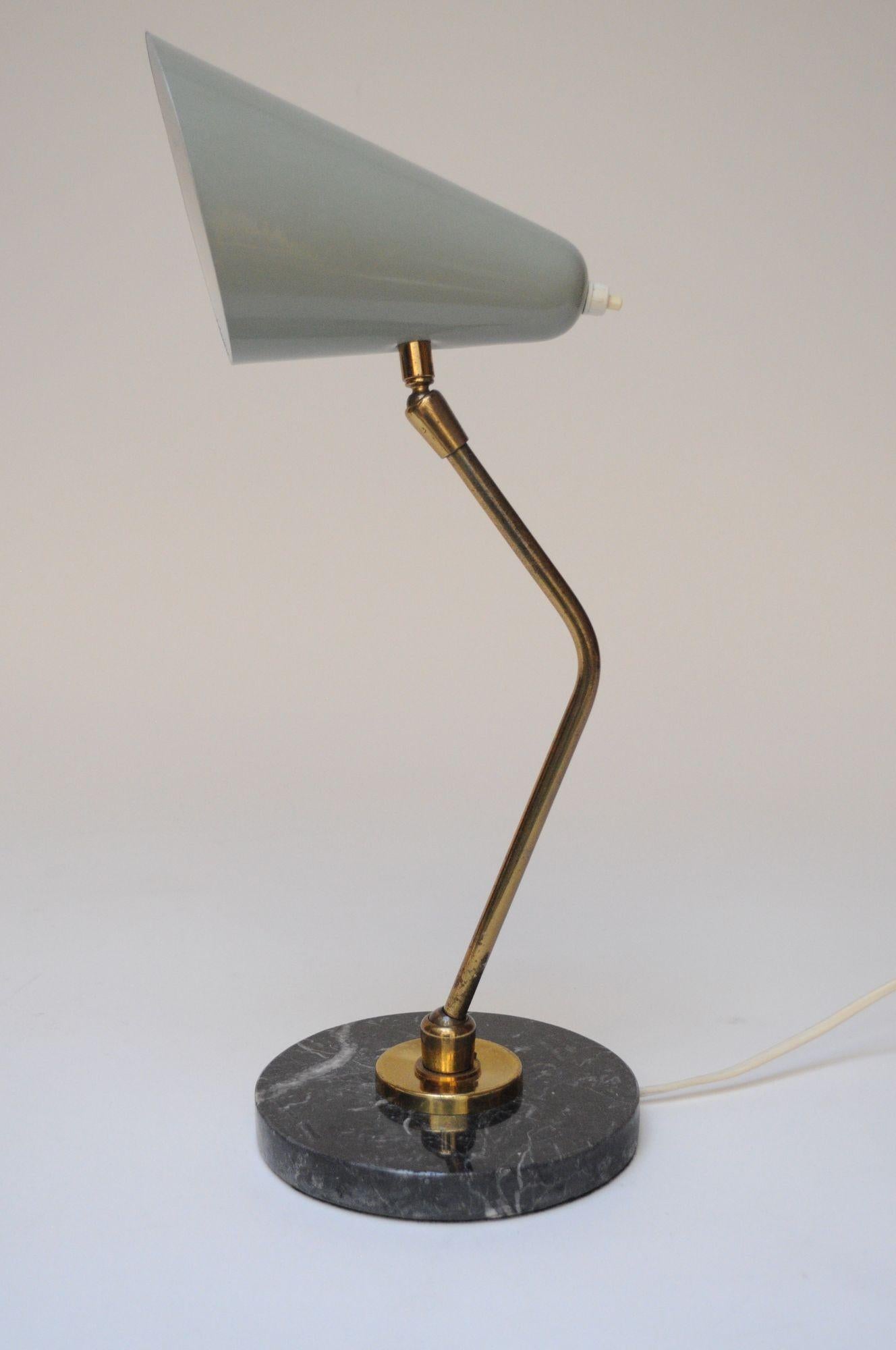 Italian Modern Brass, Metal, and Black Marble Table Lamp by Luci Milano For Sale 14