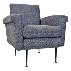 Sillón moderno italiano de metal latonado y tela gris, años 60