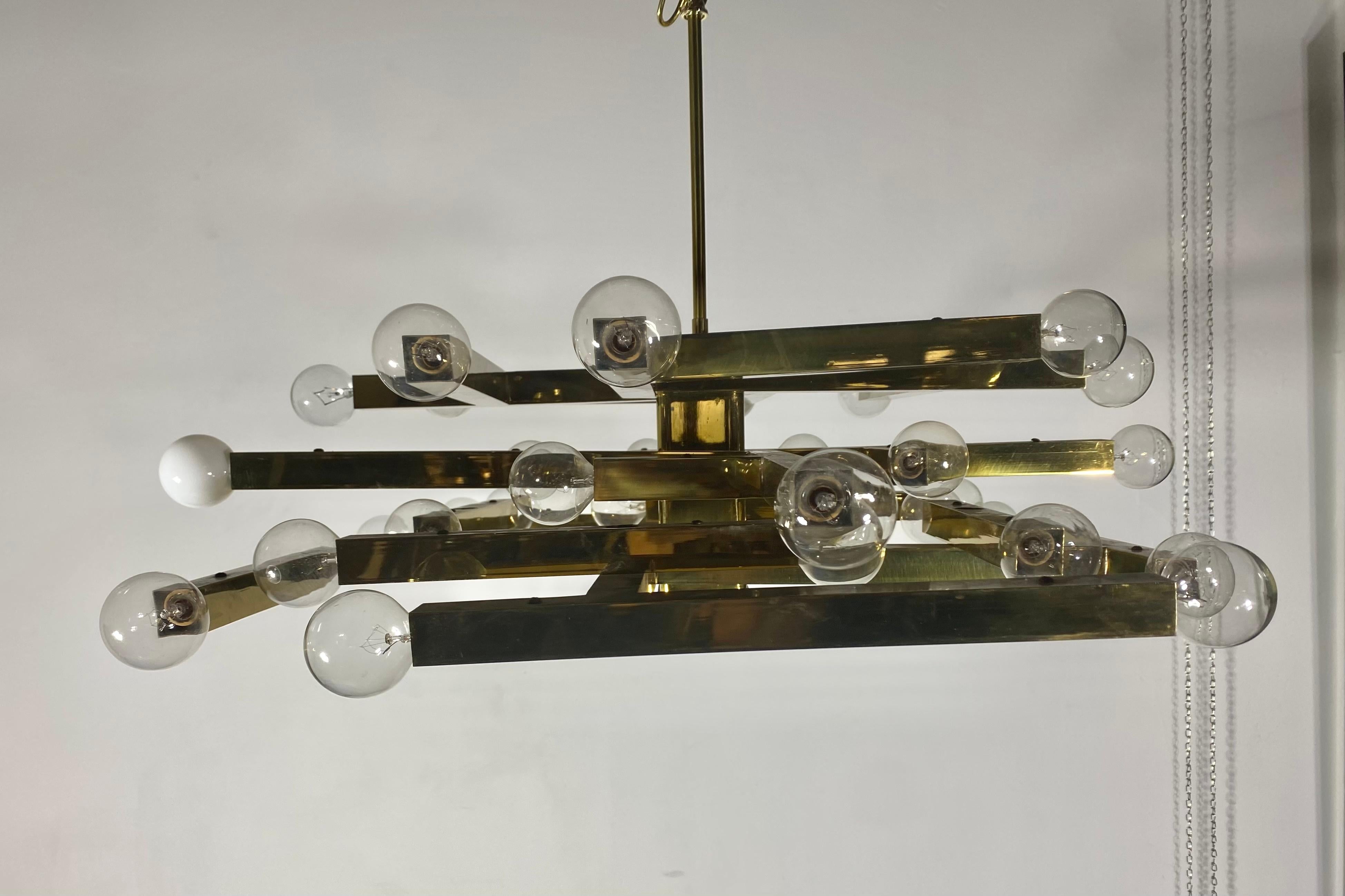 Italian Modern Brass Multi-Light Chandelier, Gaetano Scolari, Classic Modern De For Sale 2