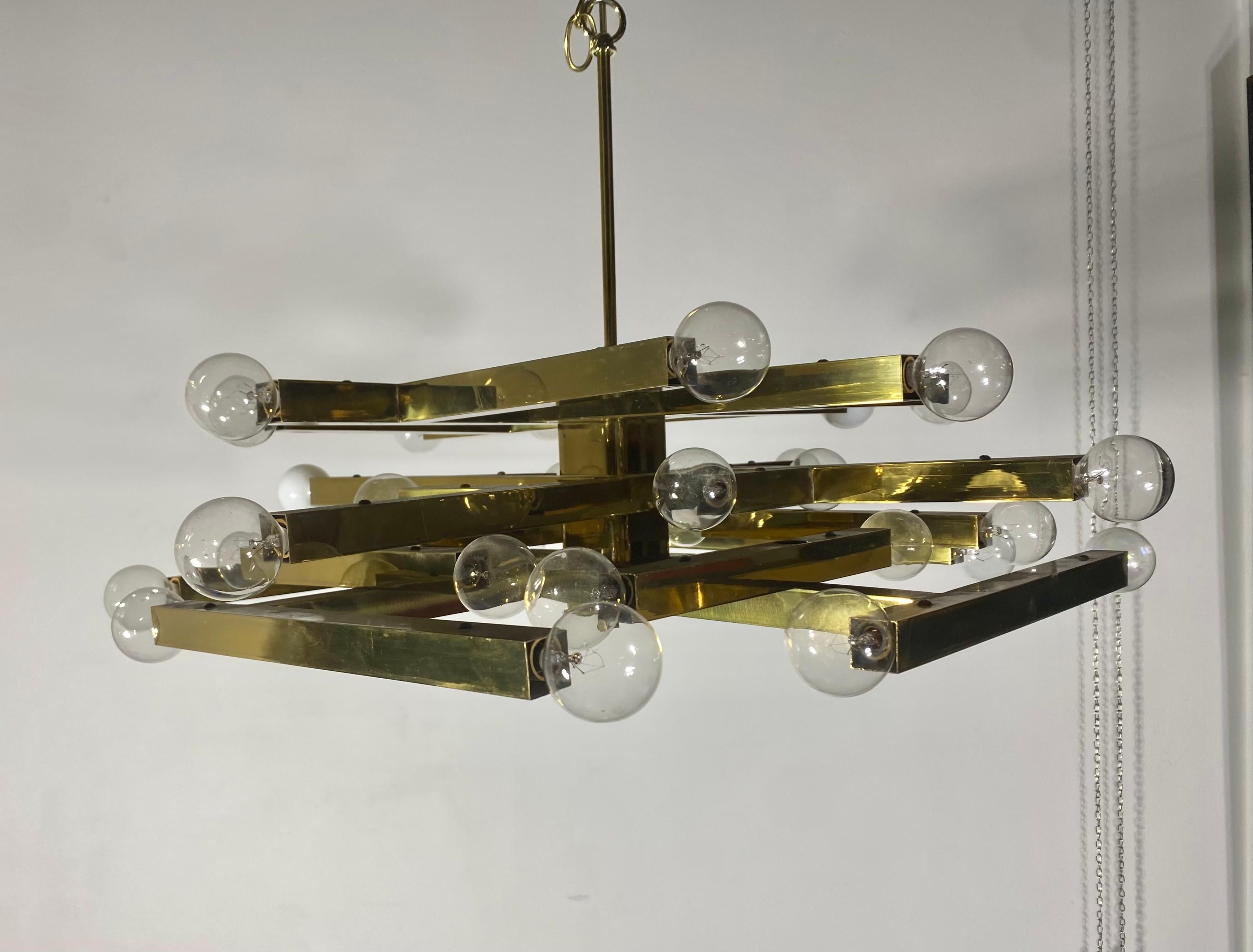 Italian Modern Brass Multi-Light Chandelier, Gaetano Scolari, Classic Modern De For Sale 3