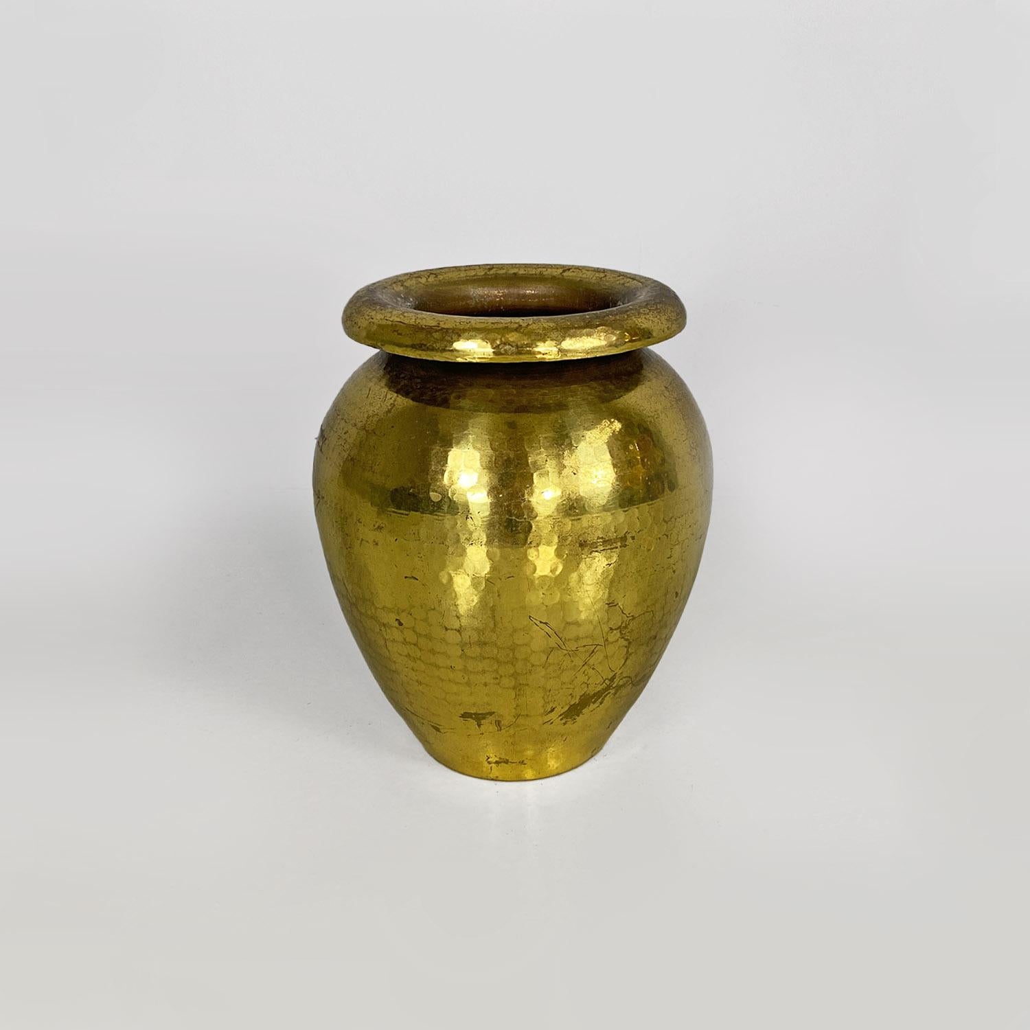 Vaso italiano moderno in ottone con finitura a nido d'ape, anni '70 in vendita 5