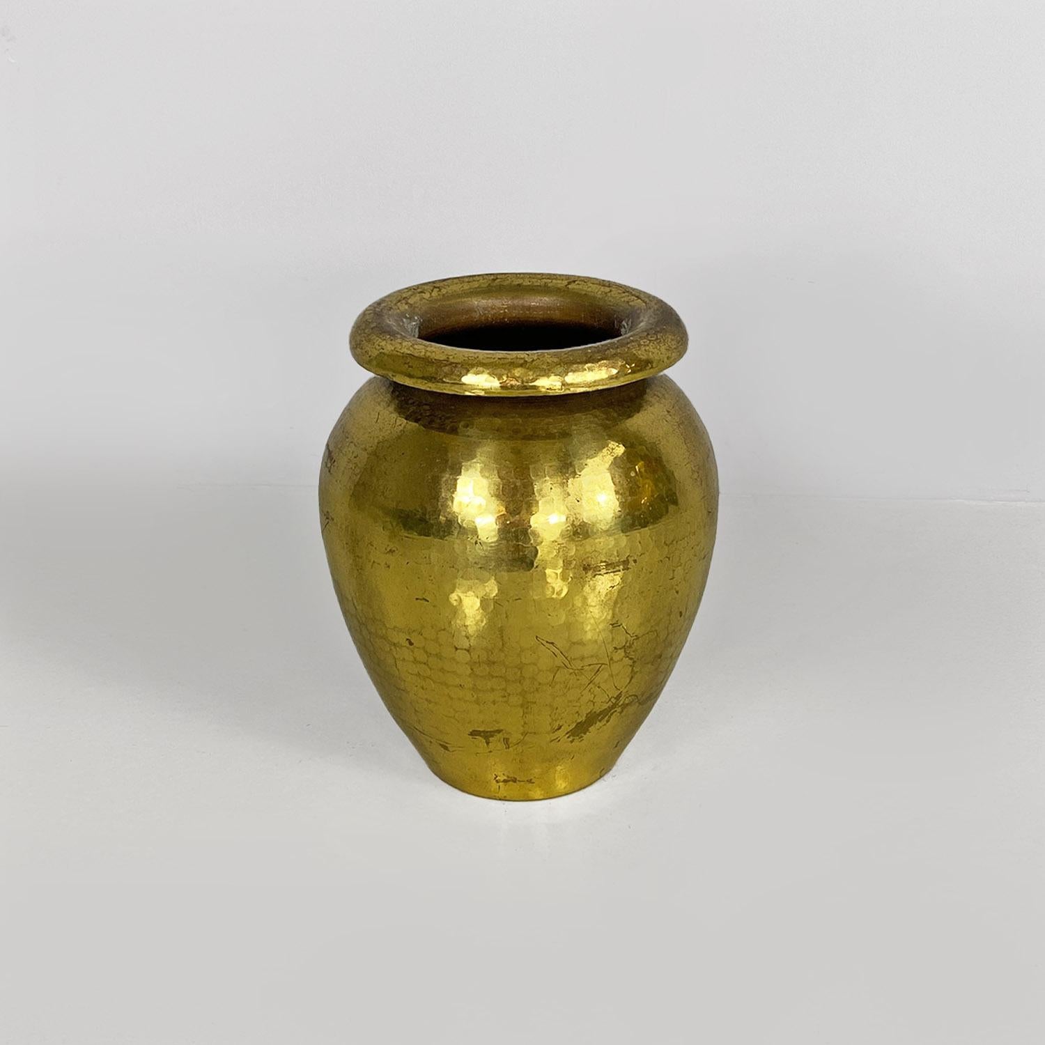 Vaso italiano moderno in ottone con finitura a nido d'ape, anni '70 in vendita 6