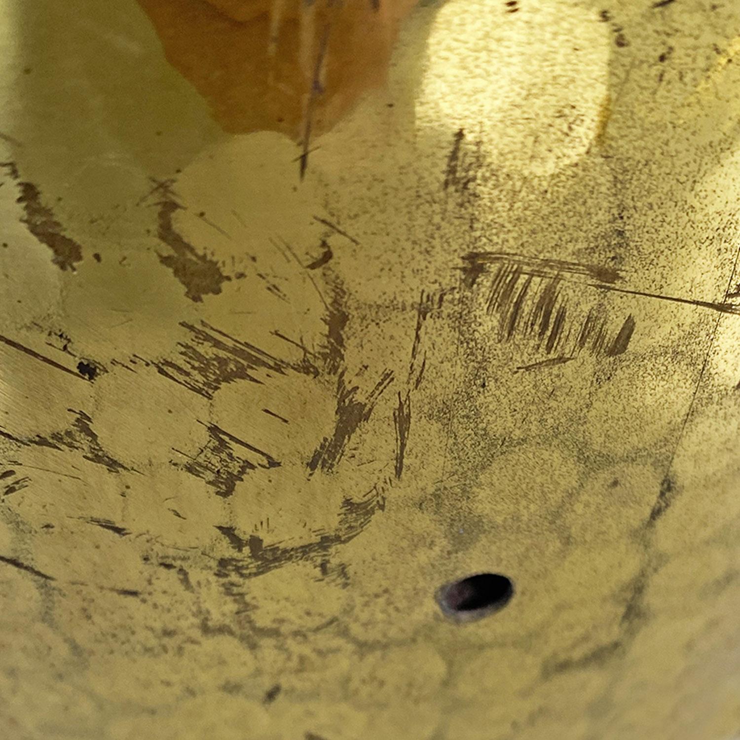 Italiano Vaso italiano moderno in ottone con finitura a nido d'ape, anni '70 in vendita