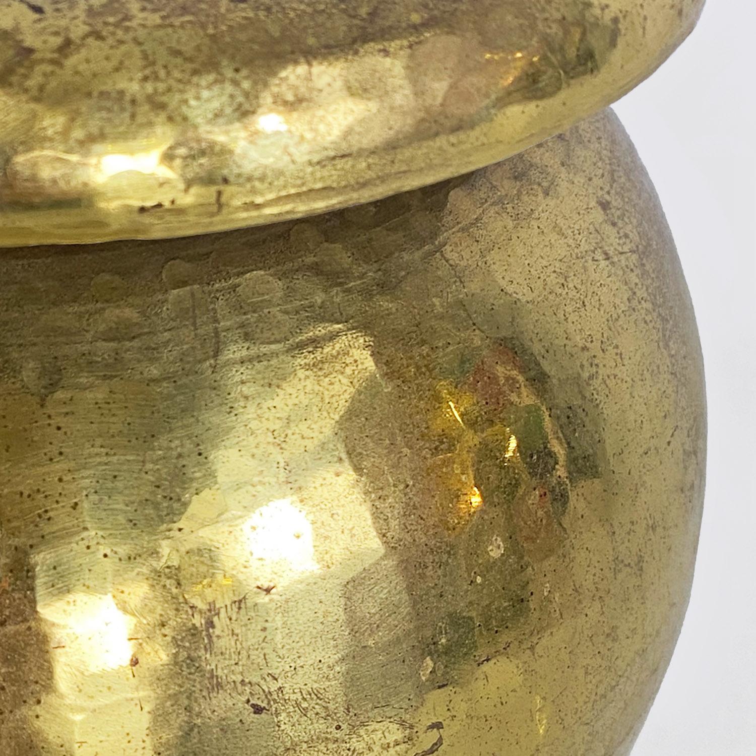 Metallo Vaso italiano moderno in ottone con finitura a nido d'ape, anni '70 in vendita