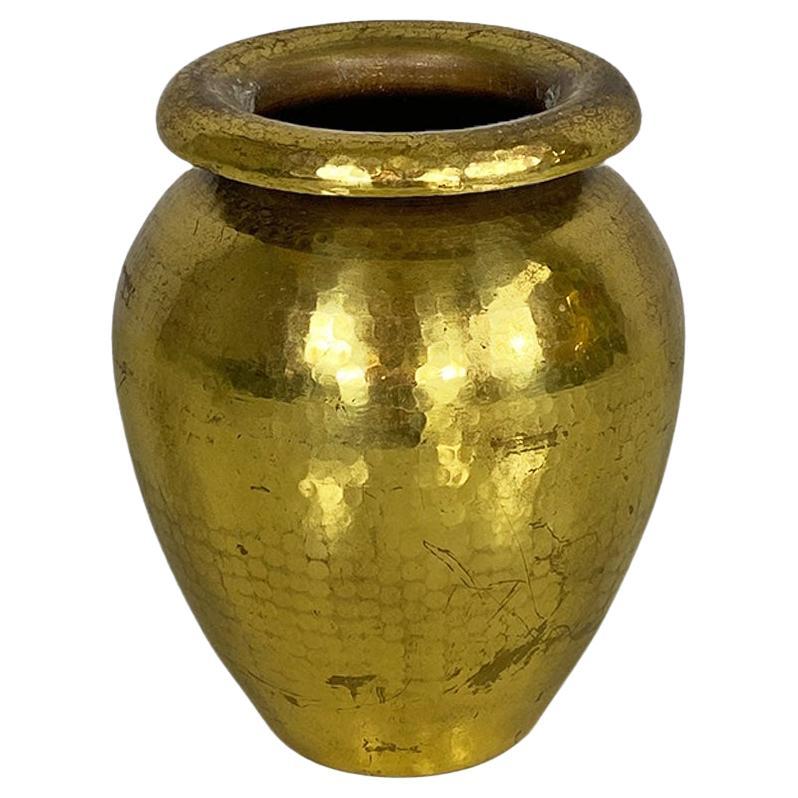 Vaso italiano moderno in ottone con finitura a nido d'ape, anni '70 in vendita