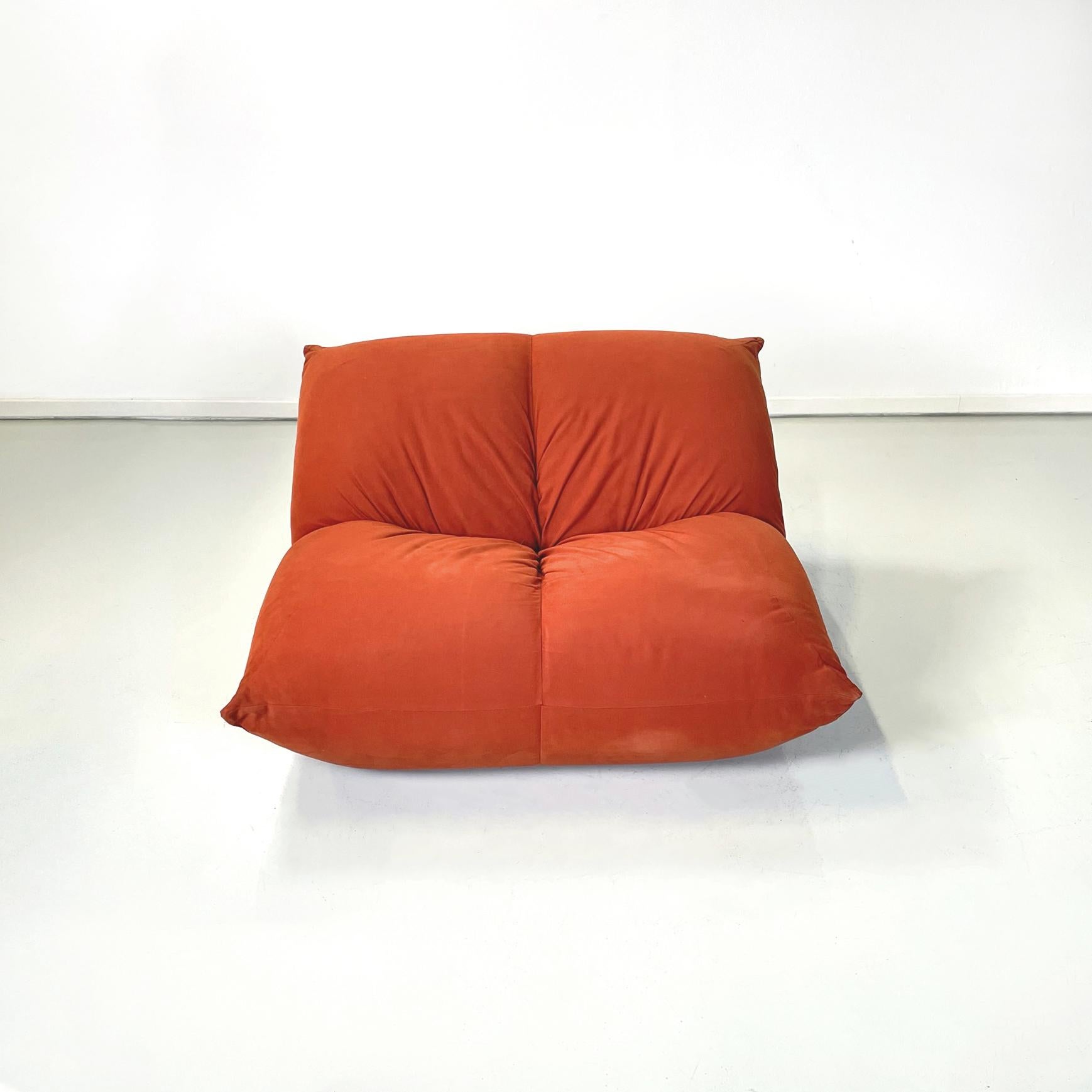 Italian modern Brick red fabric Armchair mod. Papillon by Guido Rosati for Giovannetti, 1970s
Armchair mod. Papillon in brick red-orange fabric. The armchair has an extremely comfortable seat, entirely padded with polyurethane foam and covered in