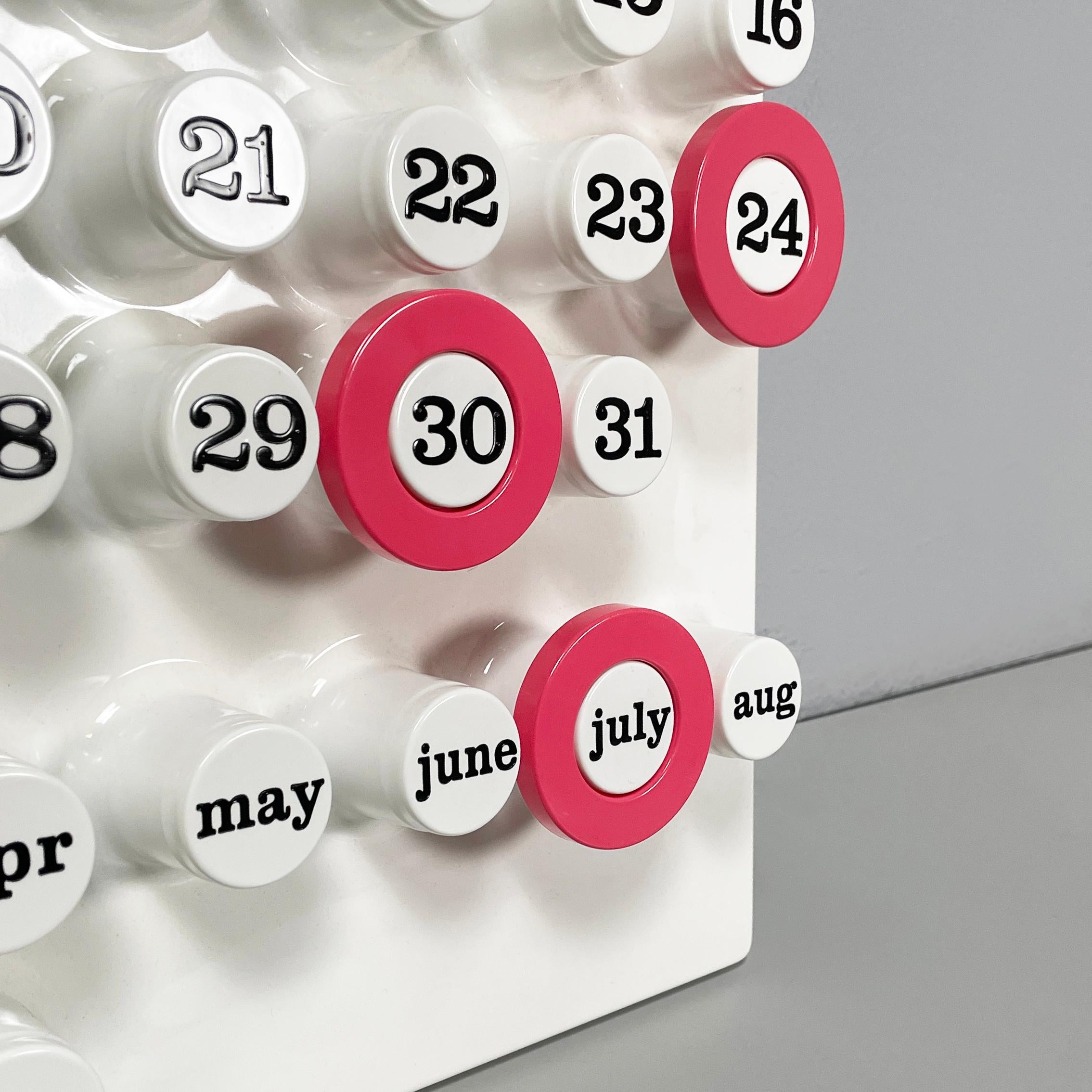 XXI secolo e contemporaneo Anelli italiani moderni di colore rosa acceso per il calendario perpetuo da parete di Ring A Date 2020