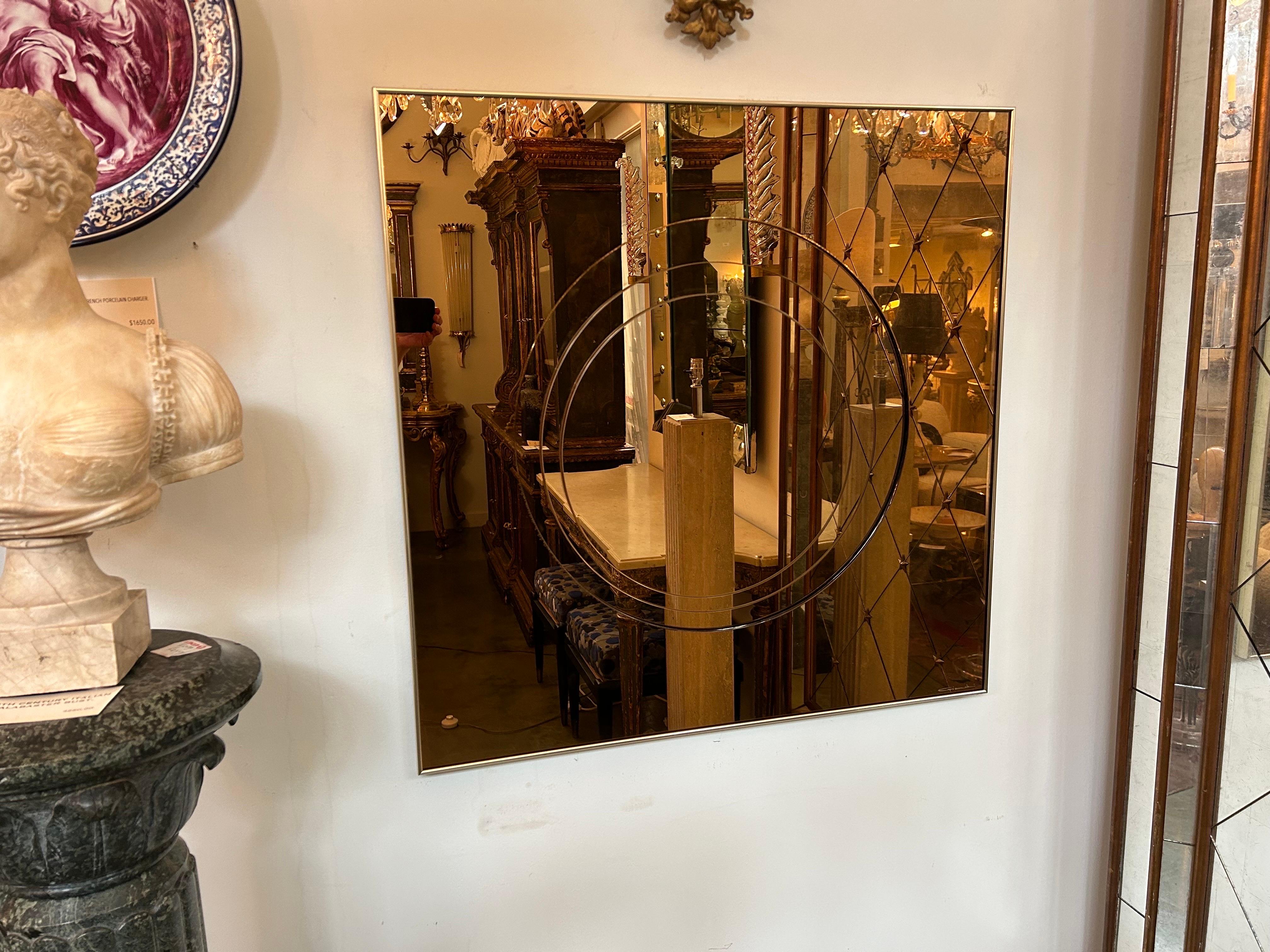 Metà XX secolo Specchio italiano moderno in bronzo con design circolare in vendita