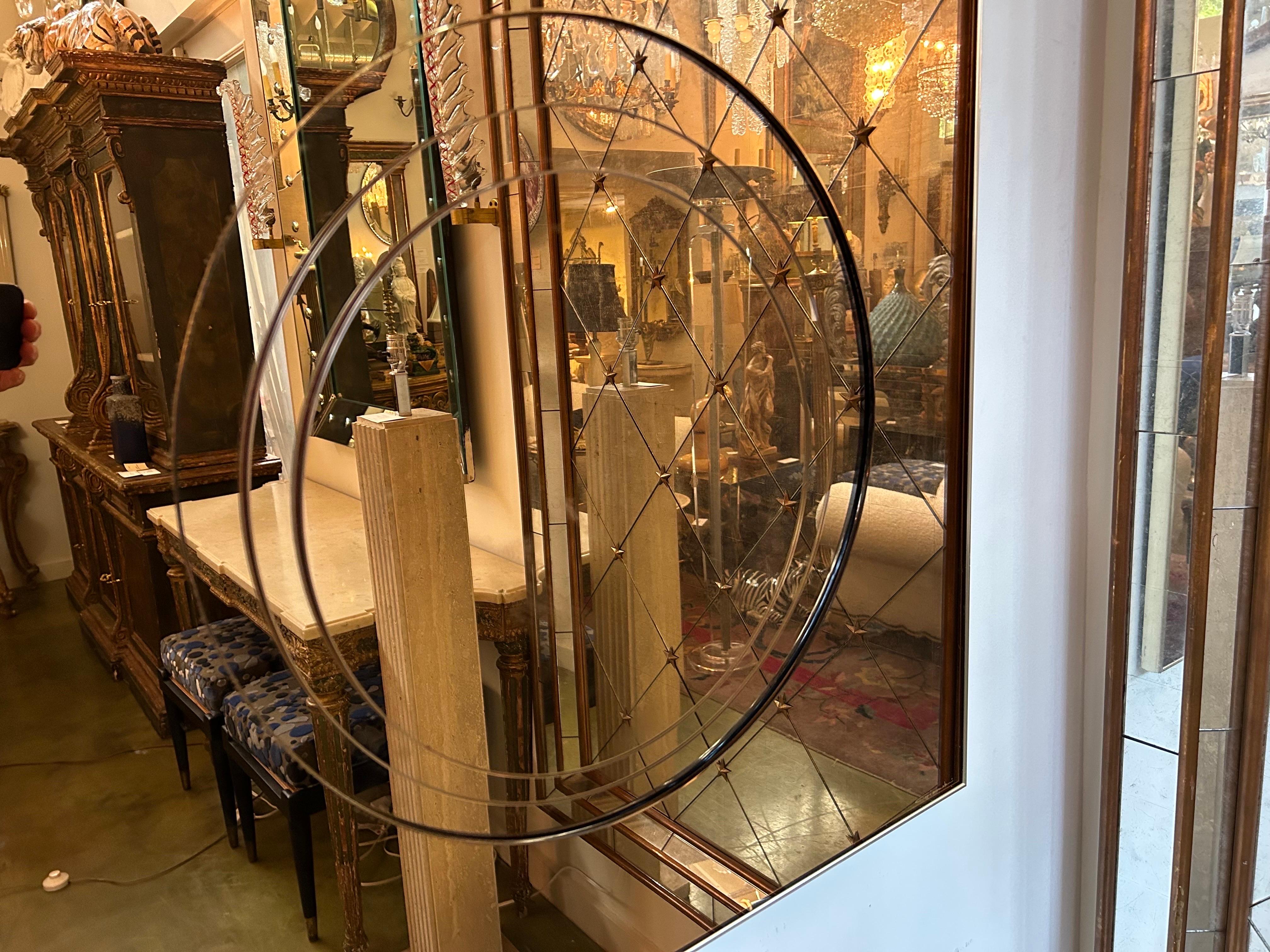 Specchio italiano moderno in bronzo con design circolare in vendita 1