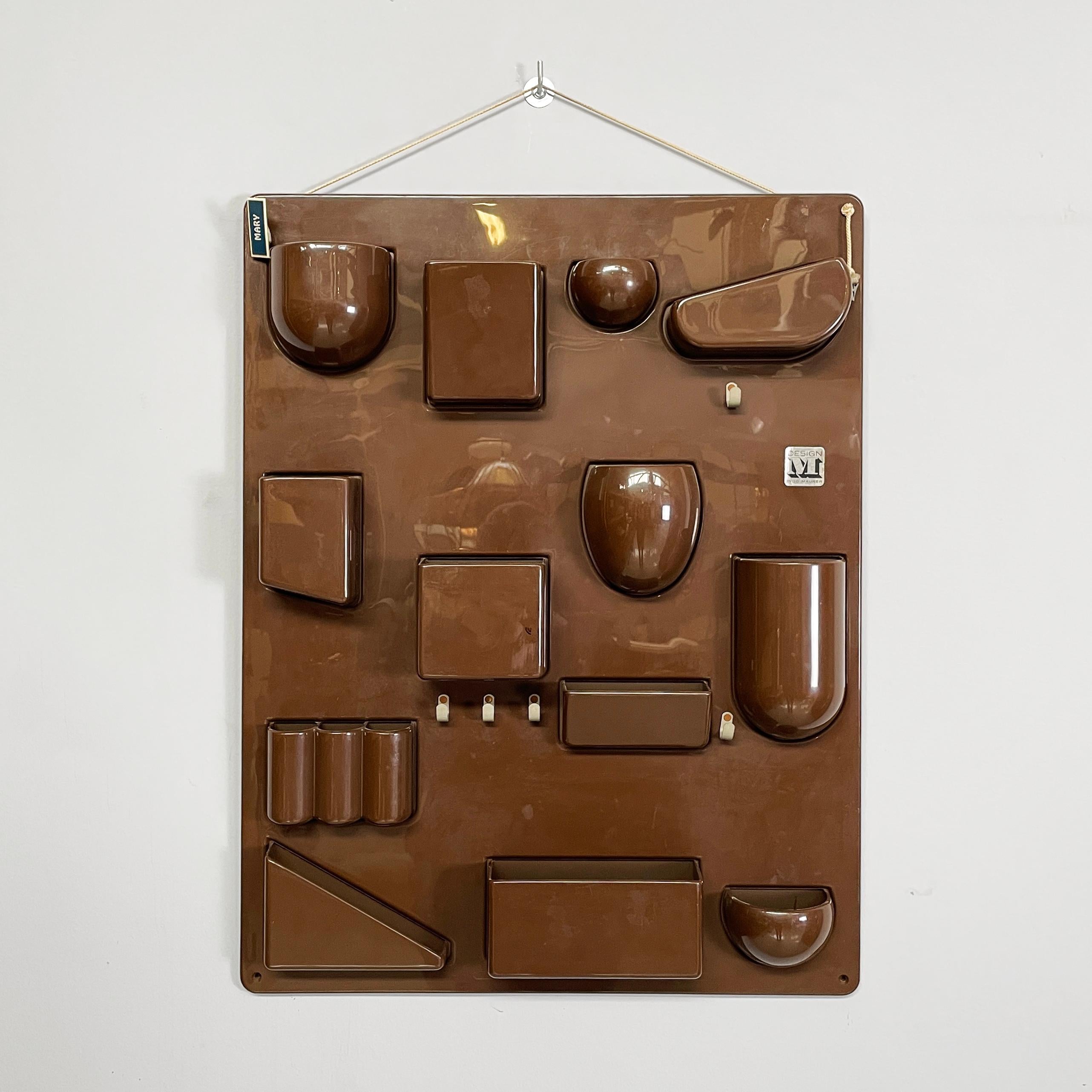 Organizador de pared moderno italiano en ABS marrón Utensilo de Maurer y Becker, años 70 Moderno en venta