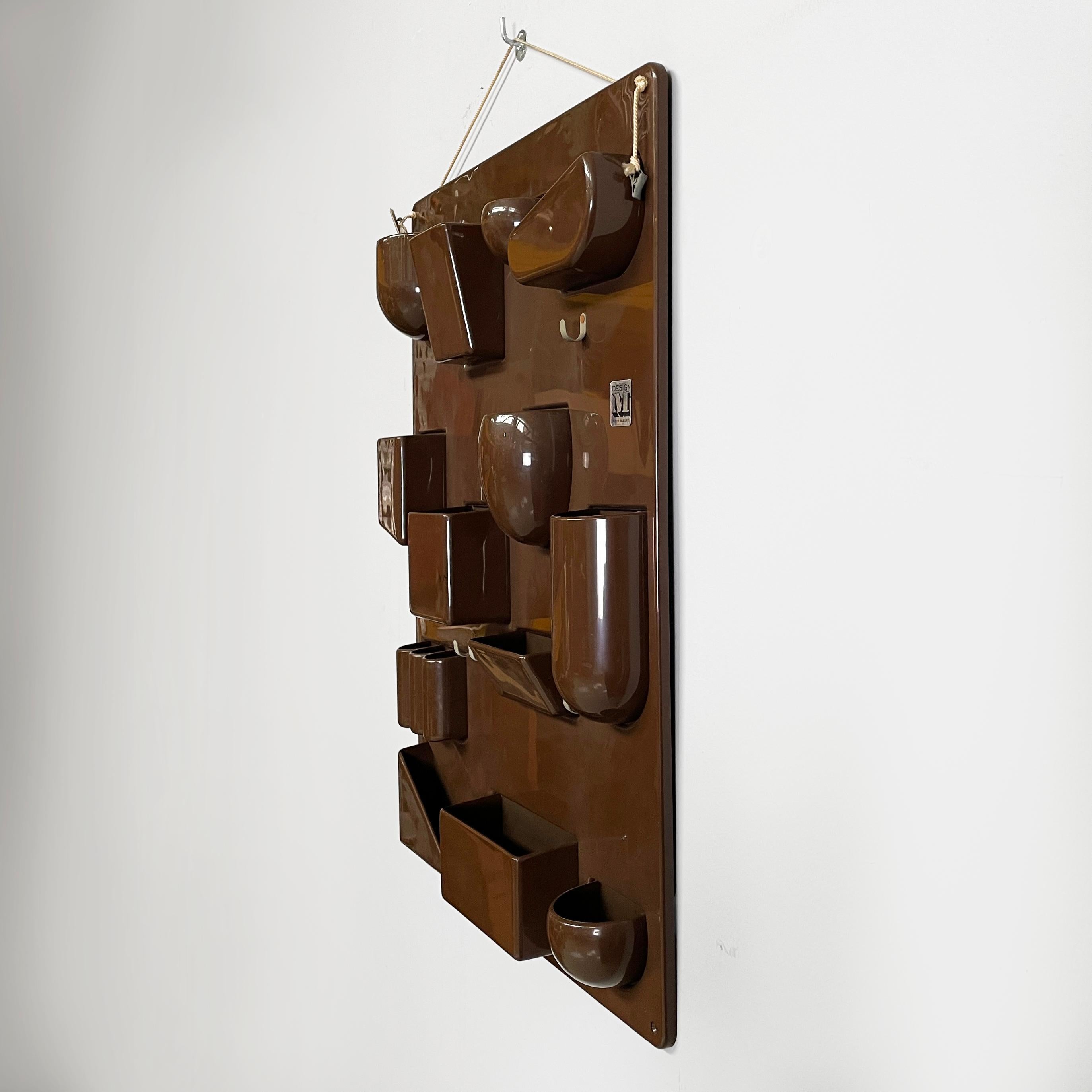 Organizador de pared moderno italiano en ABS marrón Utensilo de Maurer y Becker, años 70 Italiano en venta