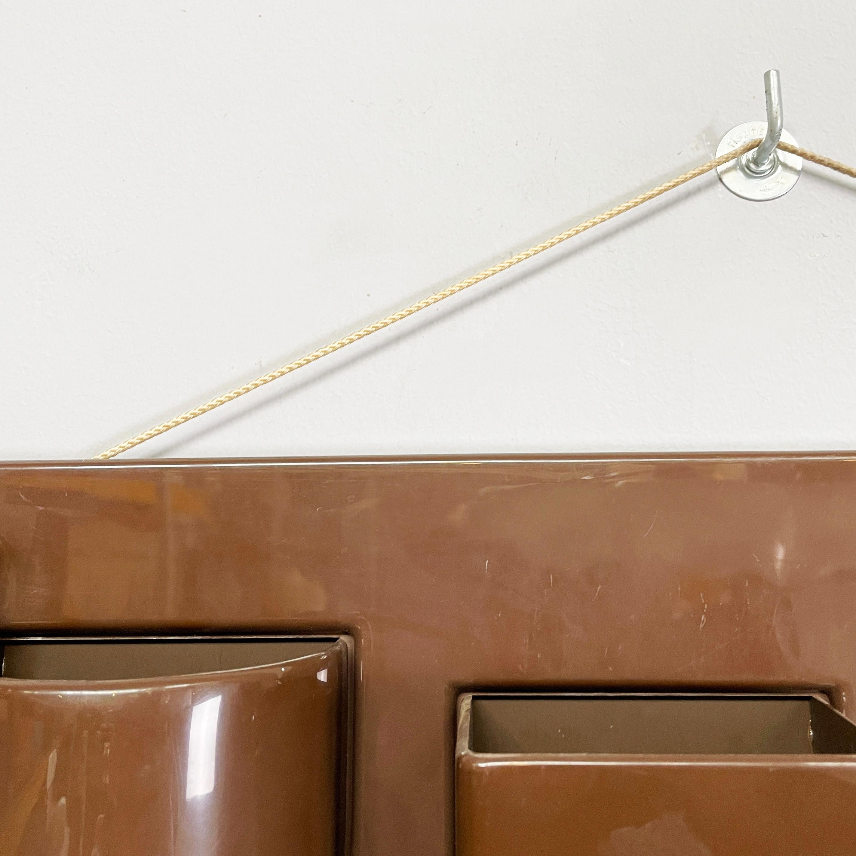Organizador de pared moderno italiano en ABS marrón Utensilo de Maurer y Becker, años 70 en venta 1