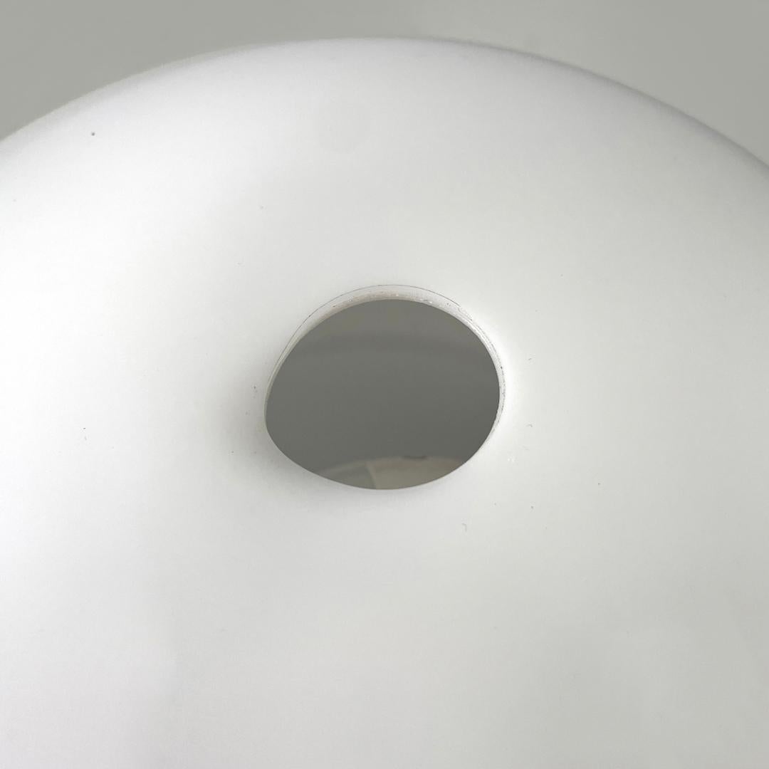 Lámpara de sobremesa italiana moderna de plástico marrón y blanco KD27 de Colombo Kartell, años 60 en venta 3