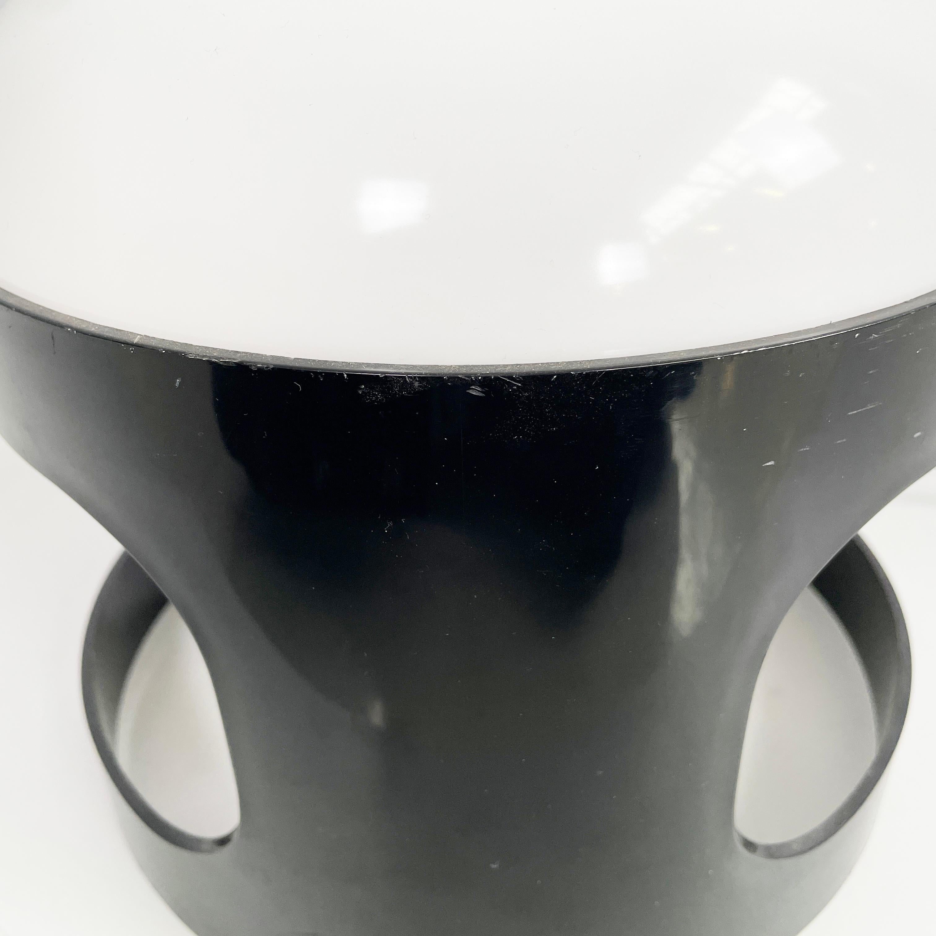 Lámpara de sobremesa italiana moderna de plástico marrón y blanco KD27 de Colombo Kartell, años 60 en venta 5