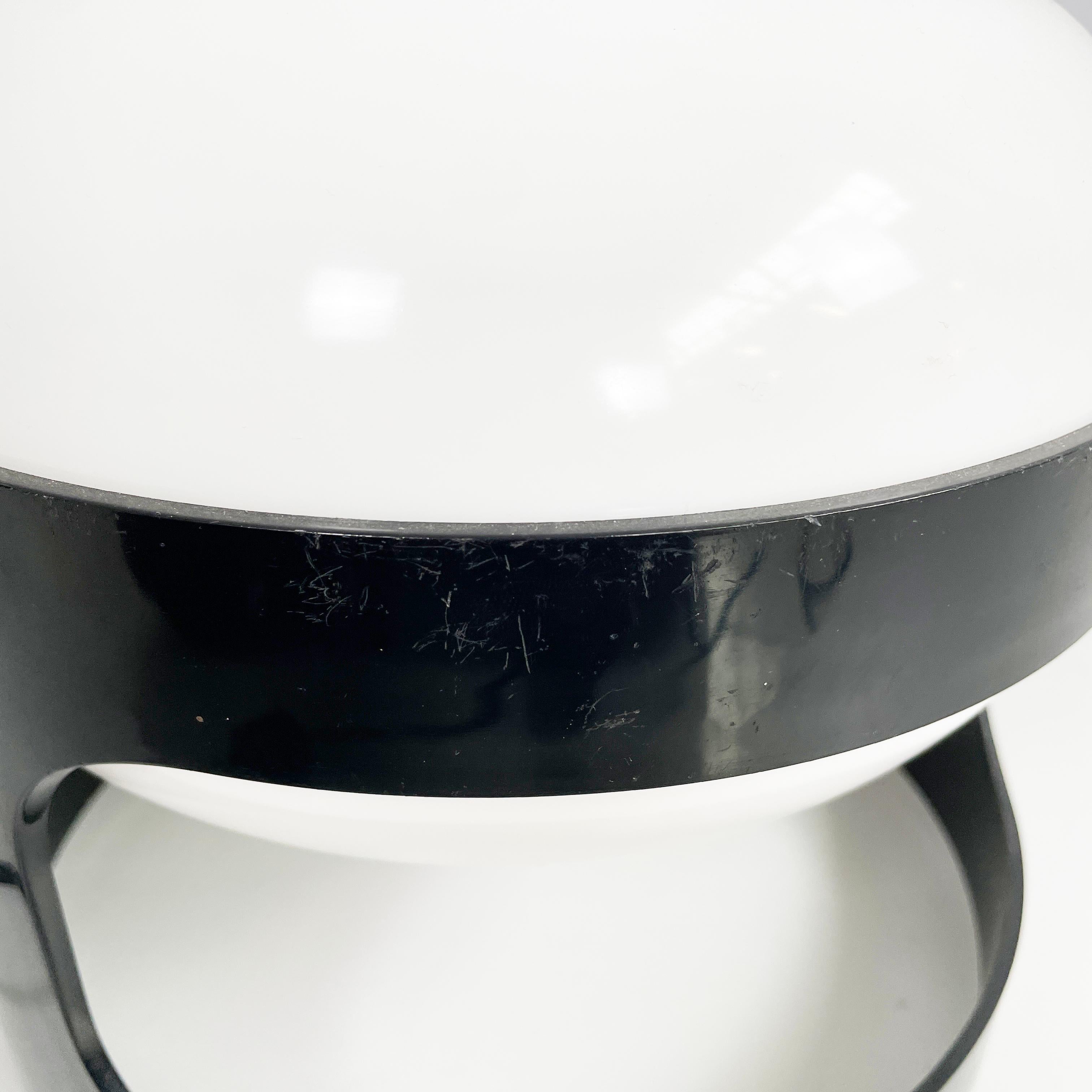 Lámpara de sobremesa italiana moderna de plástico marrón y blanco KD27 de Colombo Kartell, años 60 en venta 6