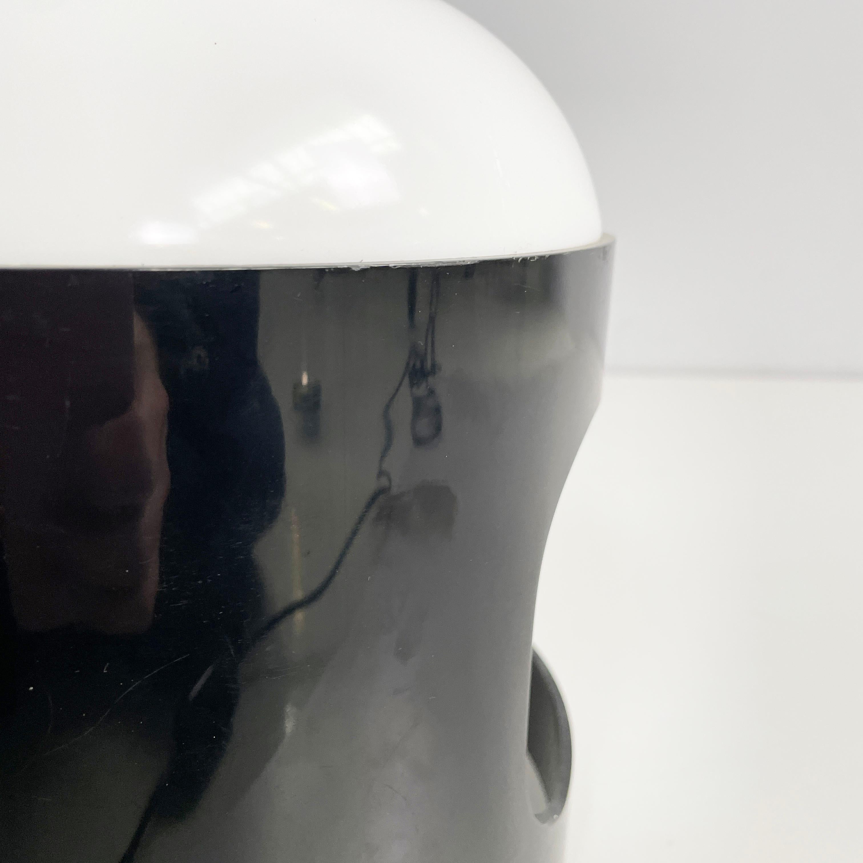 Lámpara de sobremesa italiana moderna de plástico marrón y blanco KD27 de Colombo Kartell, años 60 en venta 7