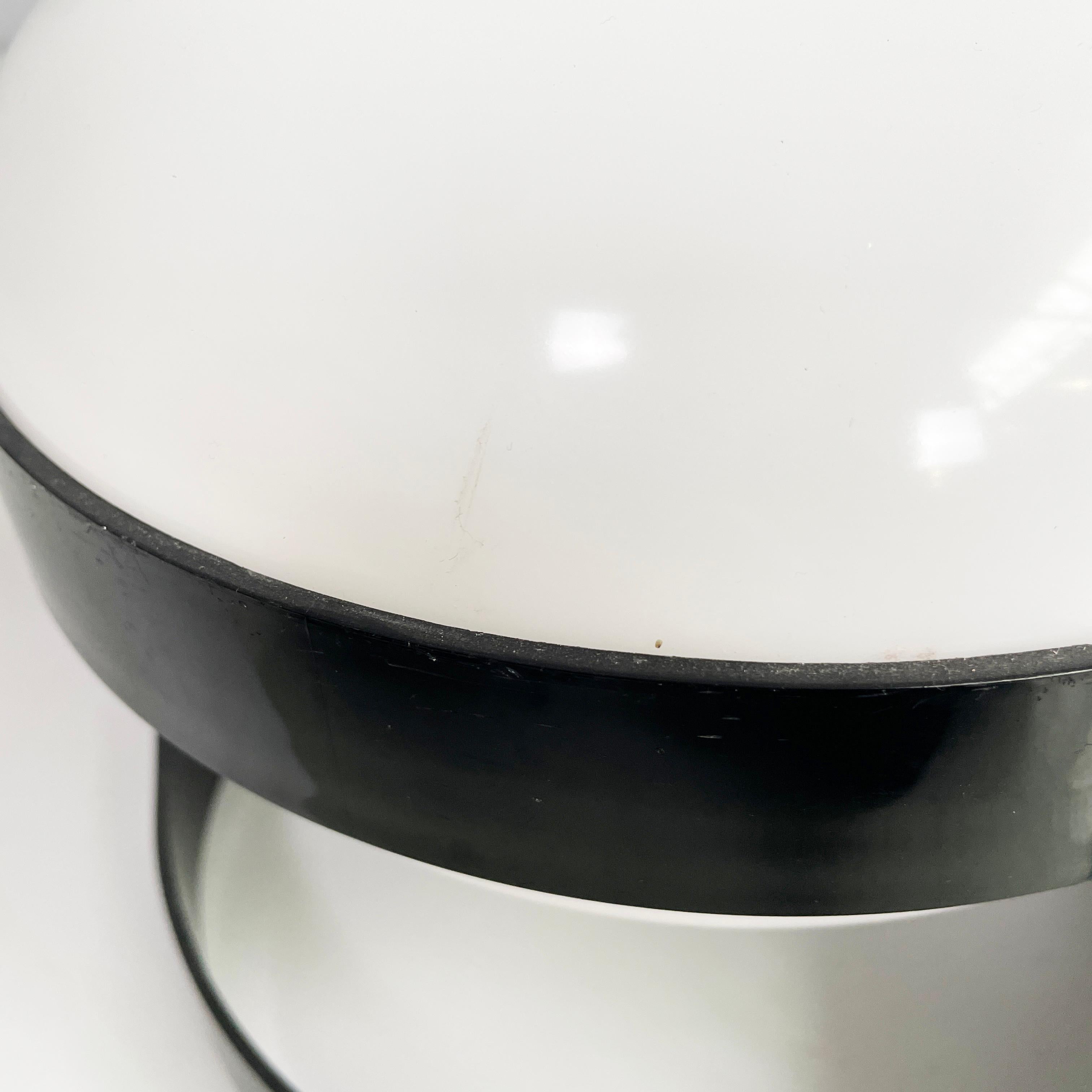 Lámpara de sobremesa italiana moderna de plástico marrón y blanco KD27 de Colombo Kartell, años 60 en venta 8