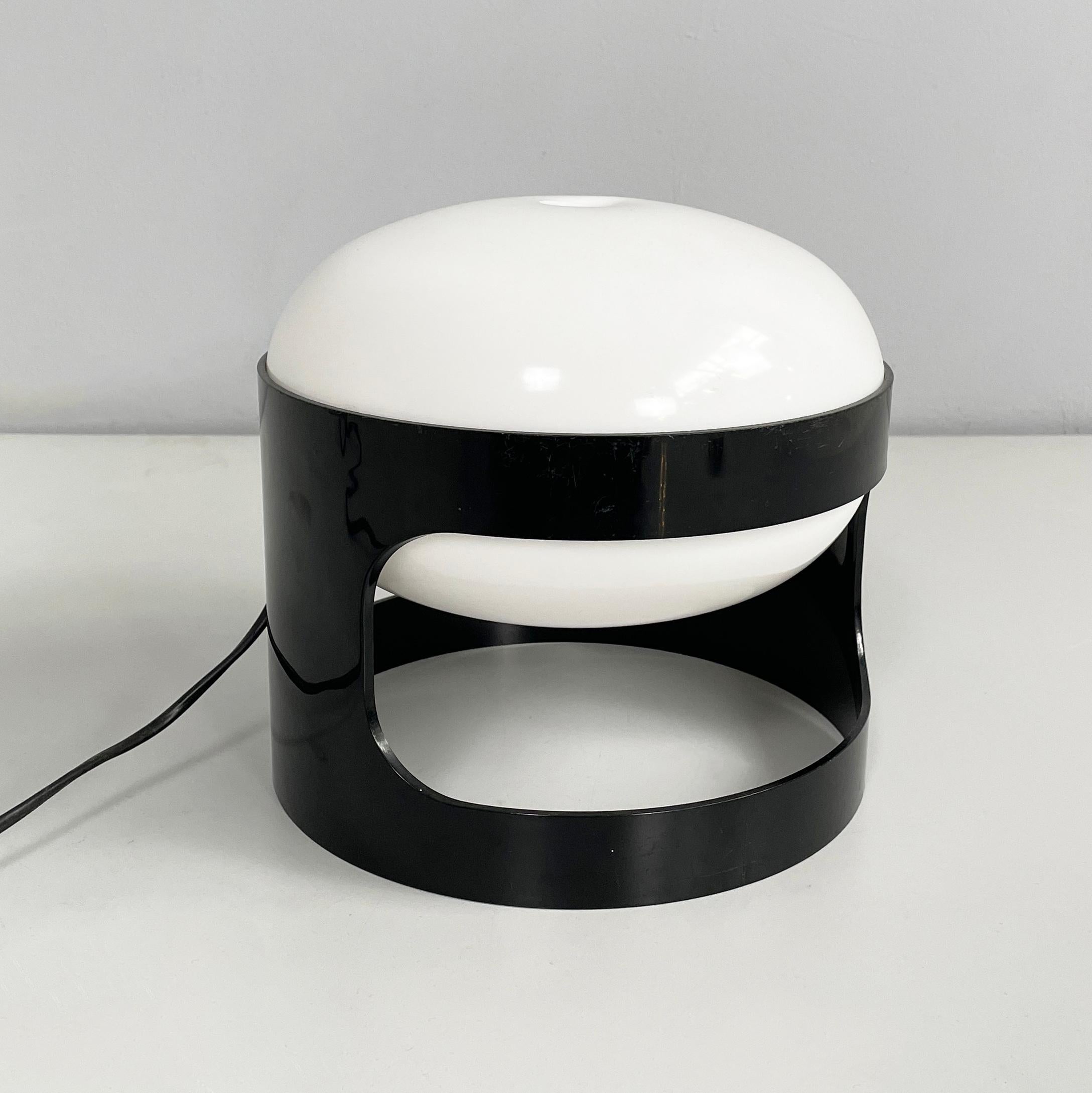 Lámpara de sobremesa italiana moderna de plástico marrón y blanco KD27 de Colombo Kartell, años 60 Moderno en venta