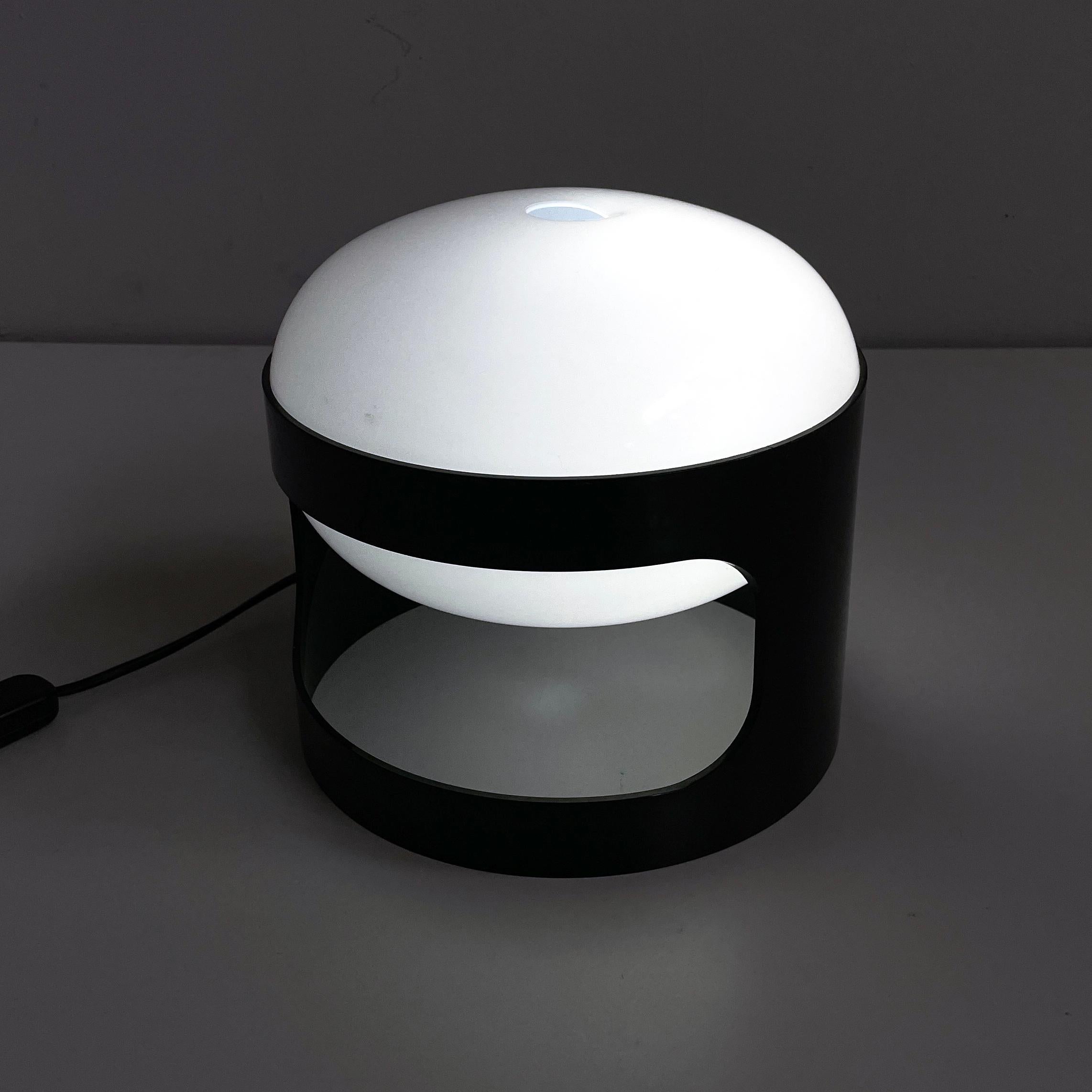 Lámpara de sobremesa italiana moderna de plástico marrón y blanco KD27 de Colombo Kartell, años 60 Italiano en venta