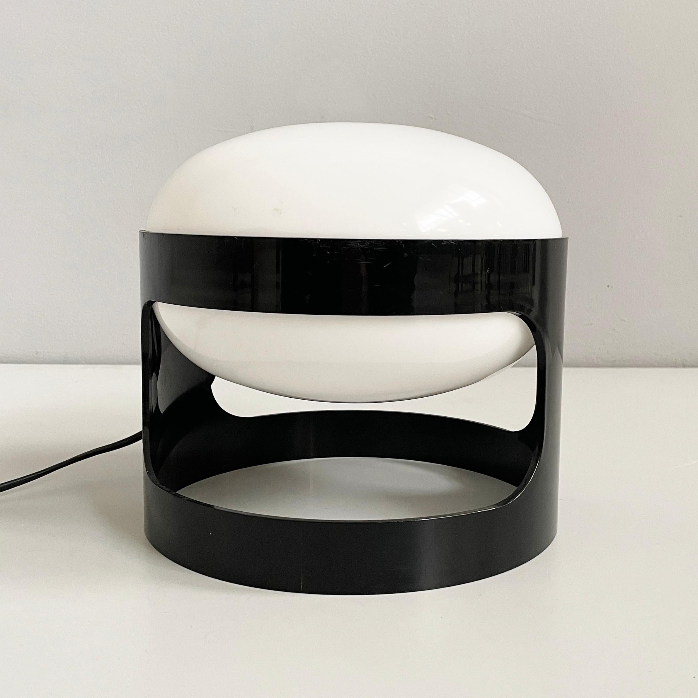 Lámpara de sobremesa italiana moderna de plástico marrón y blanco KD27 de Colombo Kartell, años 60 finales del siglo XX en venta