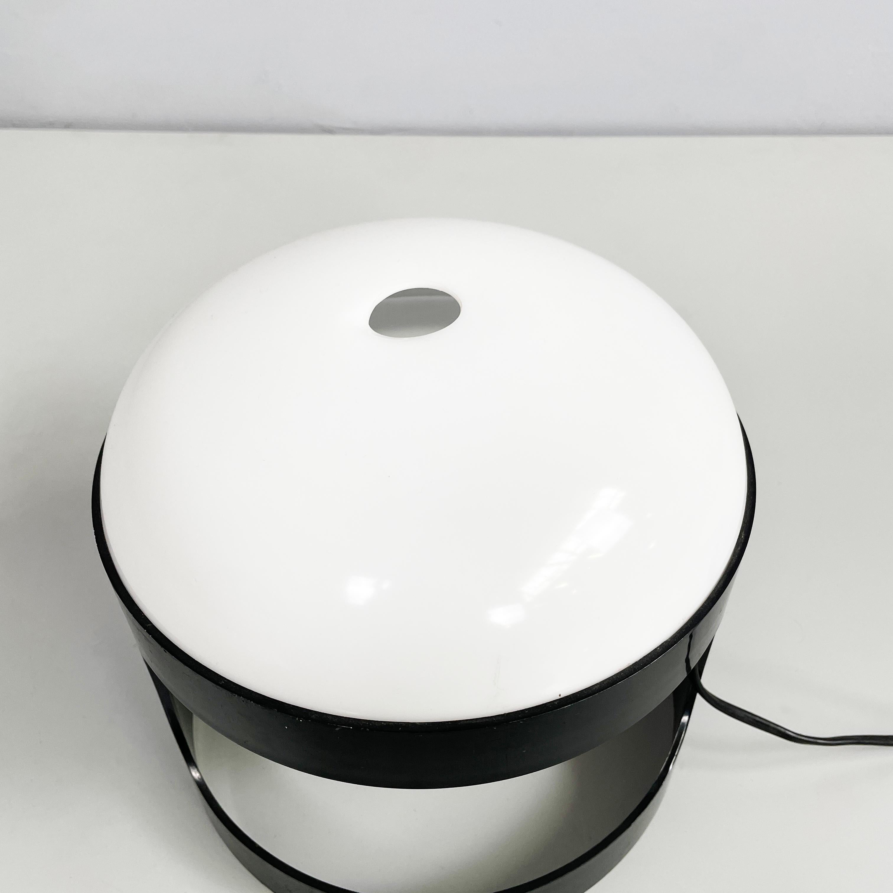 Lámpara de sobremesa italiana moderna de plástico marrón y blanco KD27 de Colombo Kartell, años 60 en venta 1