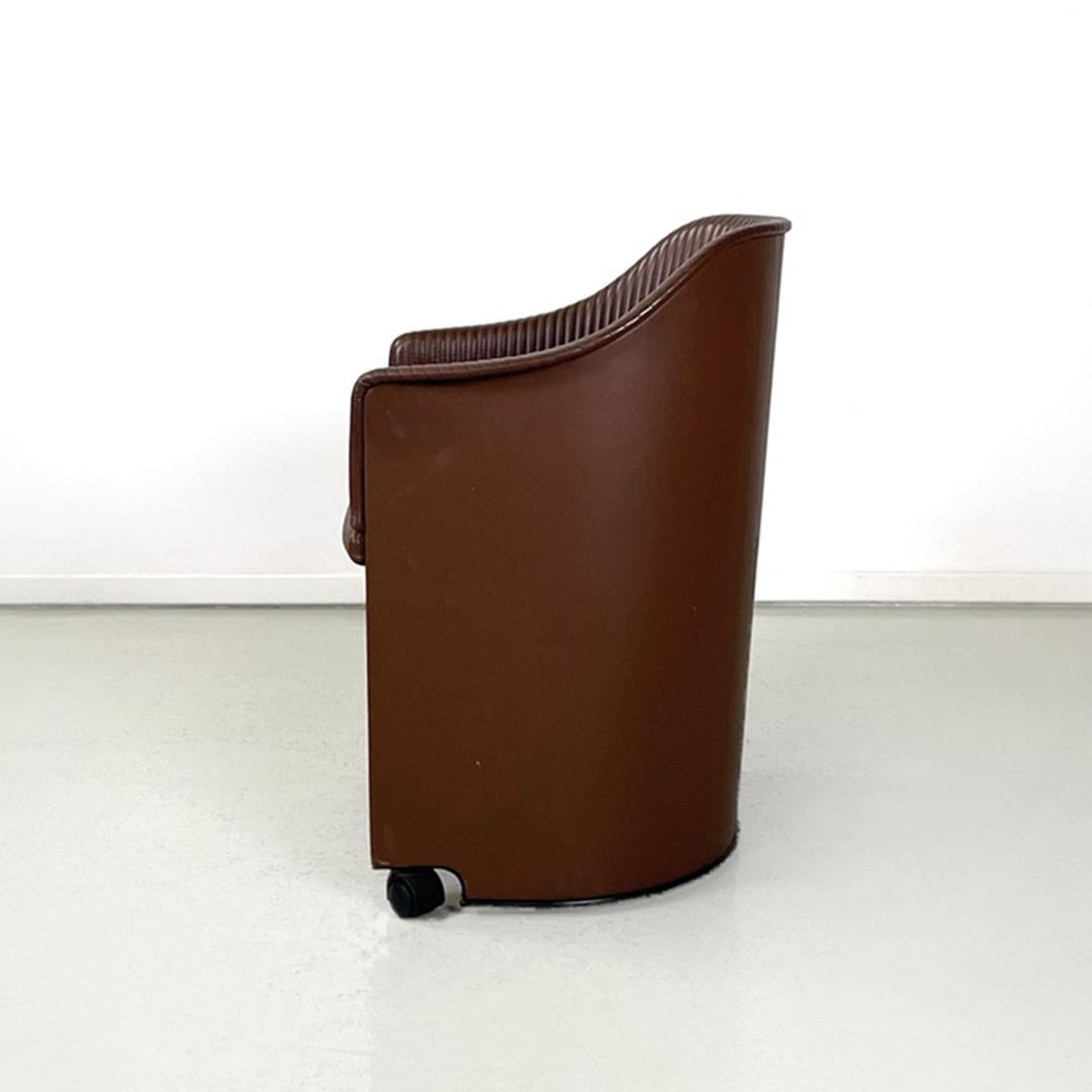 Italian modern brown armchair Artona by Afra and Tobia Scarpa for Maxalto, 1980s
Cockpit armchair mod. Artona with backrest and seat in brown leather. The backrest and the seat have parallel stitching along the entire length. With armrests. The