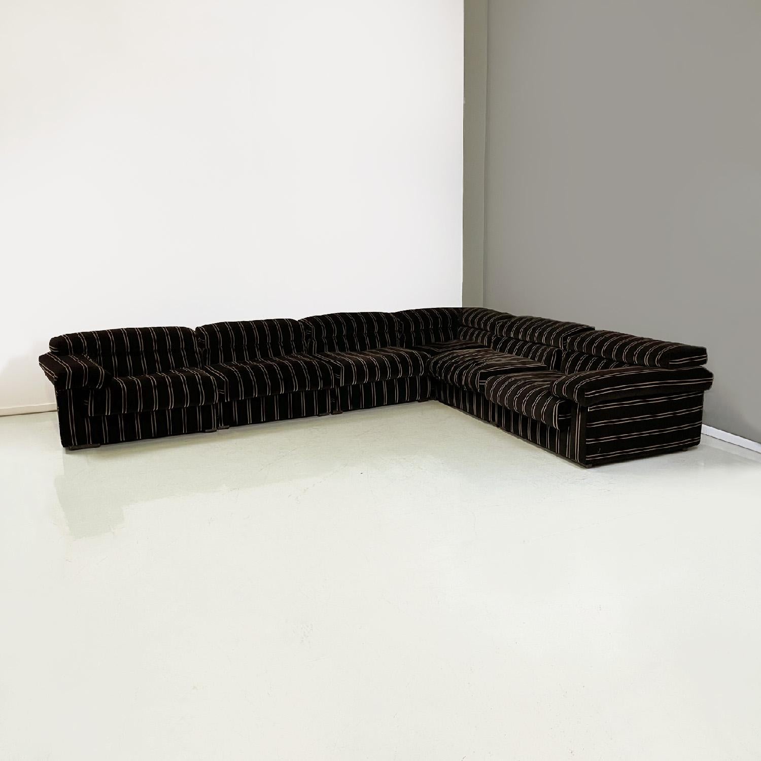 Italian modern brown Erasmo Sofa by Afra and Tobia Scarpa for B&B Italia, 1980s
Angular sofa mod. Erasmo in brown alpaca velvet with beige stripes. The modules that compose it are three central, one corner and two with armrest. Modular as you