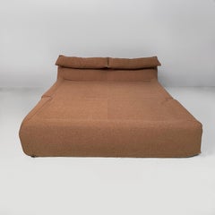 Italian modern brown fabric bed Le Bambole by Mario Bellini for B&B, 1980s