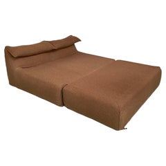 Italian modern brown fabric bed Le Bambole by Mario Bellini for B&B, 1980s