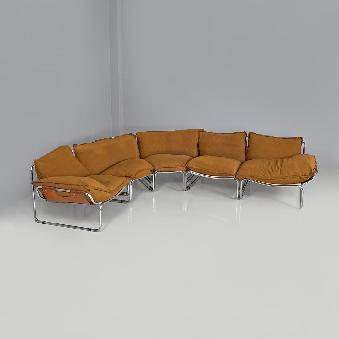 Sofá modular italiano moderno de tela marrón Compor S 72 de Gero para Mussi, años 70
Sofá modular mod. Compor S 72 en tela y piel marrón. El sofá se compone de cinco módulos, dos de los cuales tienen reposabrazos, dos son esquineros y uno es normal.