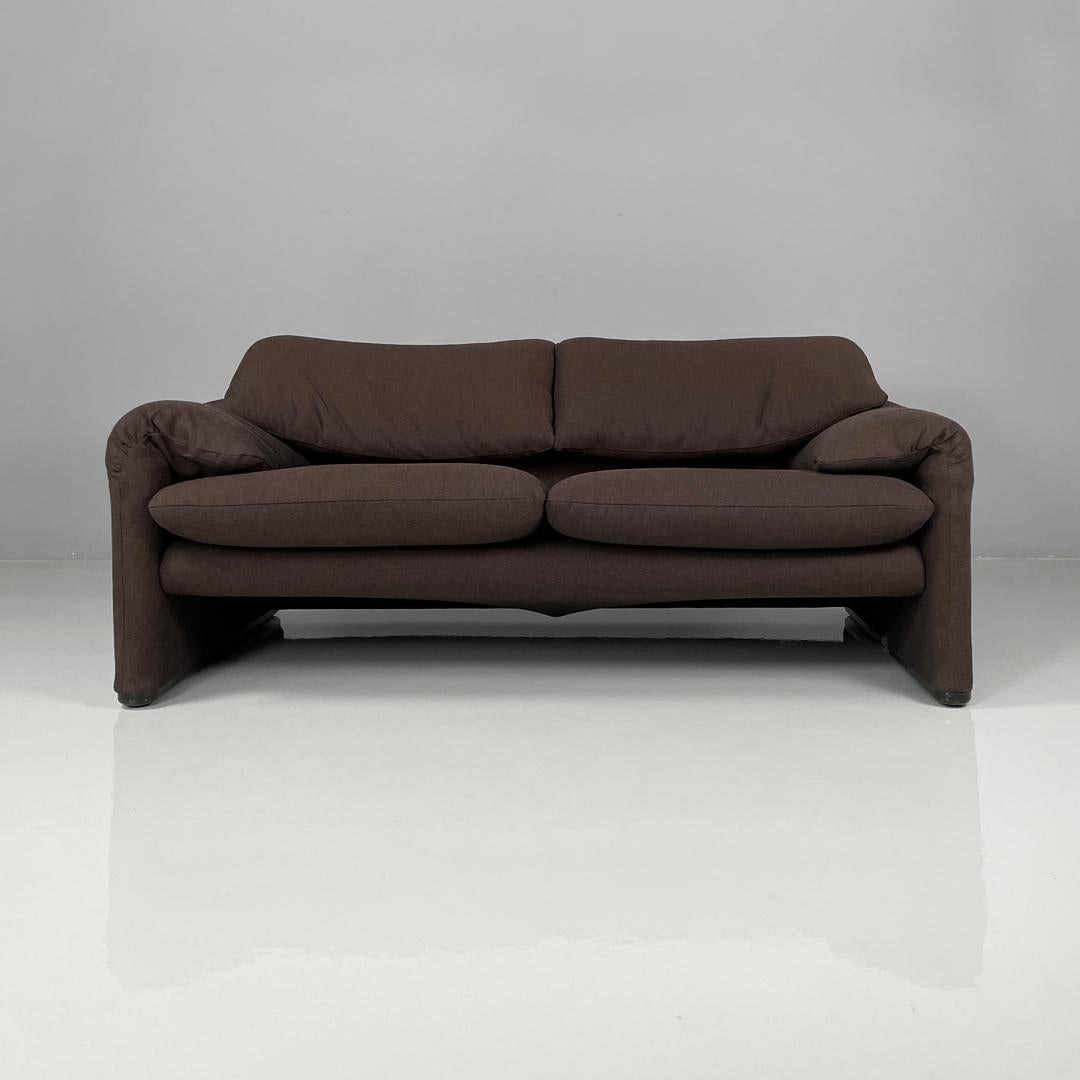 Italian Canapé moderne italien en tissu marron Maralunga par Vico Magistretti pour Cassina 1970 en vente