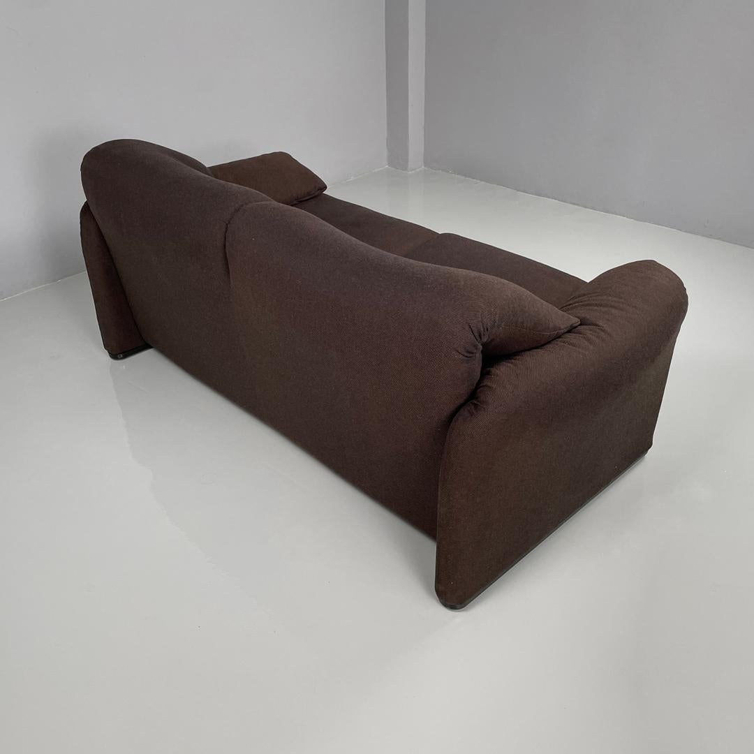 Tissu Canapé moderne italien en tissu marron Maralunga par Vico Magistretti pour Cassina 1970 en vente