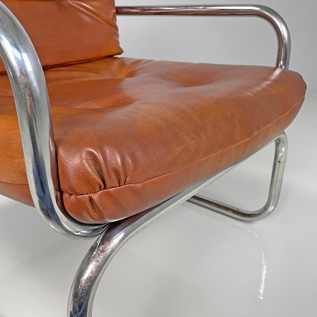 Sillones modernos italianos de piel sintética marrón y metal cromado, años 70 9