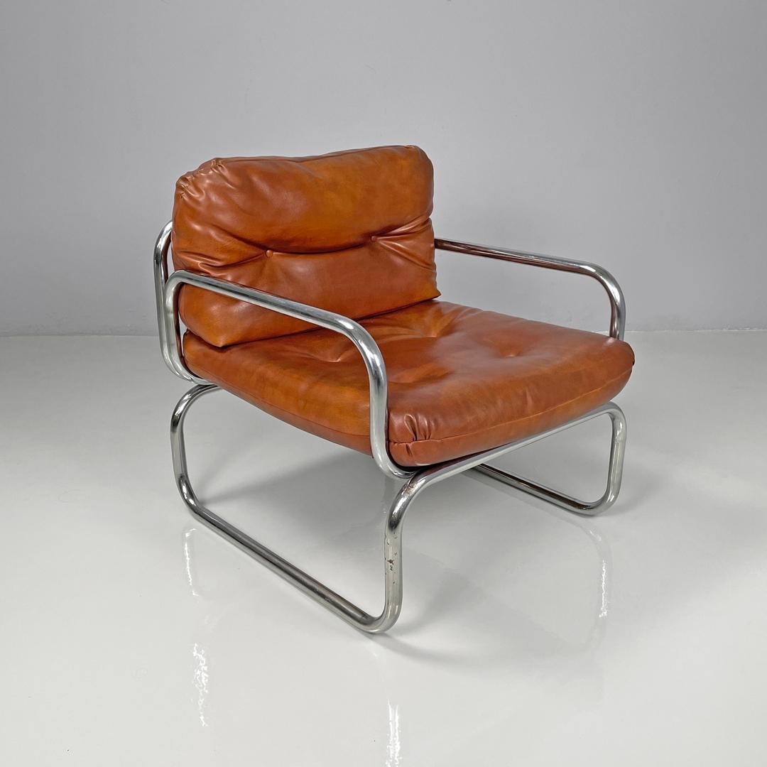 Sillones modernos italianos de piel sintética marrón y metal cromado, años 70 Moderno