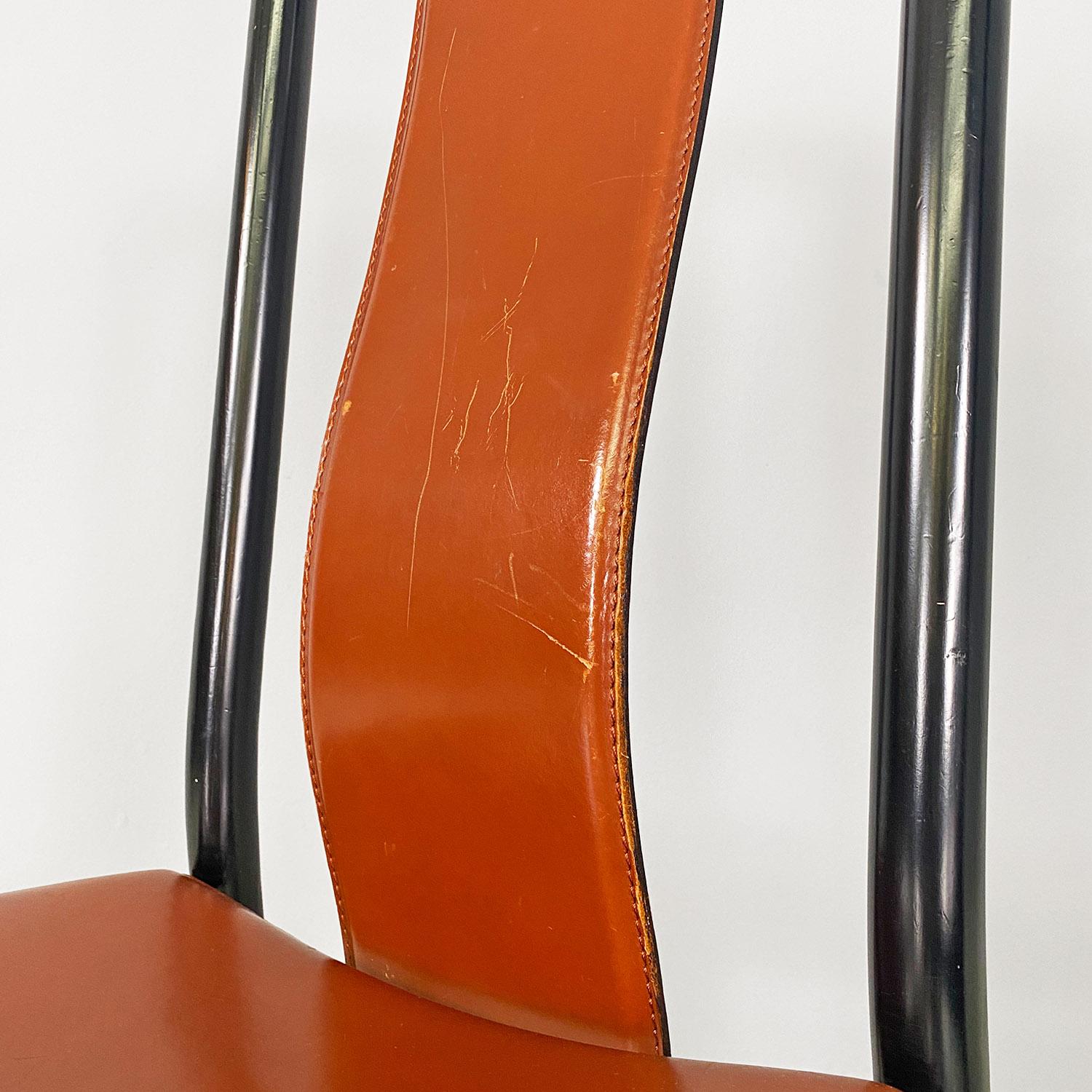 Chaises modernes italiennes en cuir brun et bois noir, 1970 en vente 3