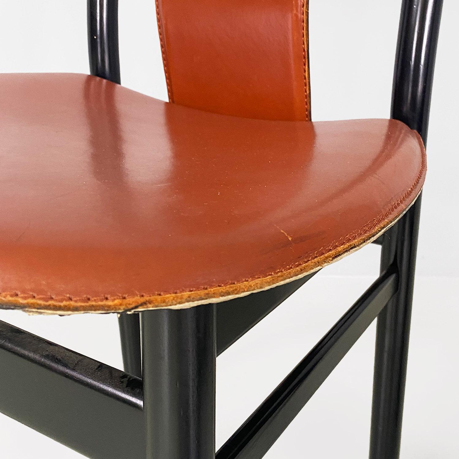 Chaises modernes italiennes en cuir brun et bois noir, 1970 en vente 6